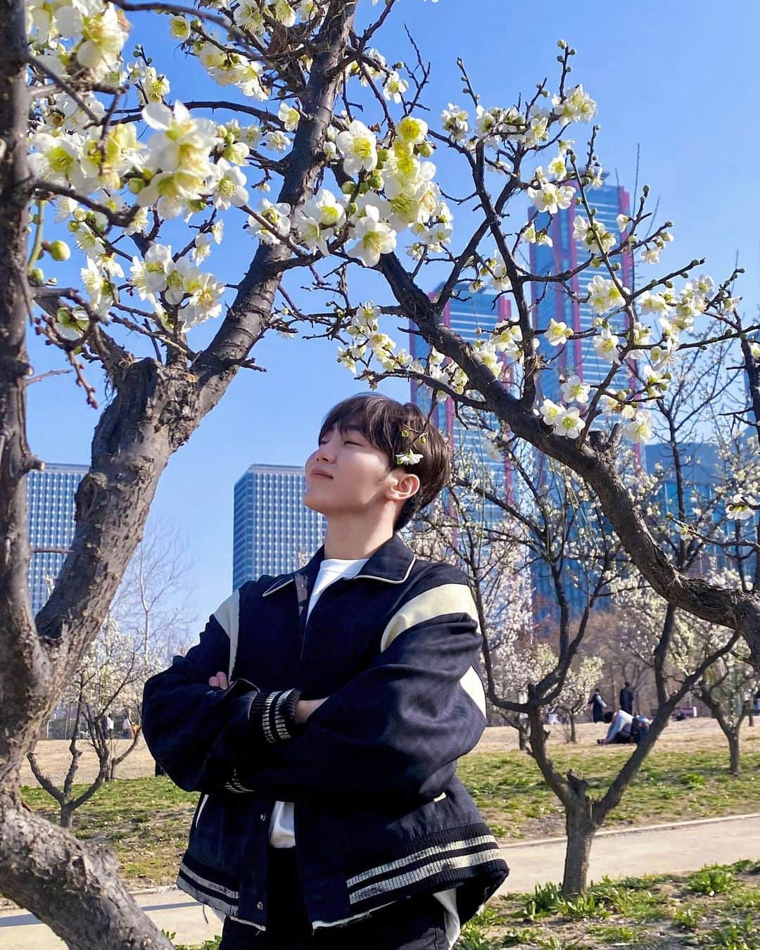 スングァンさんのインスタグラム写真 - (スングァンInstagram)「April shower🩵」4月8日 15時25分 - pledis_boos