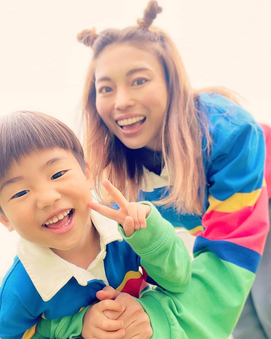 SAYUKIさんのインスタグラム写真 - (SAYUKIInstagram)「@gap_jp  @gapkids_jp  のめちゃくちゃ可愛いラガーシャツで珍しくお揃い💕  実は私が着ているのはメンズのL。下はショートパンツにしても良いですよね✨  　#リンクコーデ　#親子コーデ #おそろコーデ  #gapkids #ラガーシャツ #SAYUKIfashion」4月8日 15時25分 - sayukisvoice