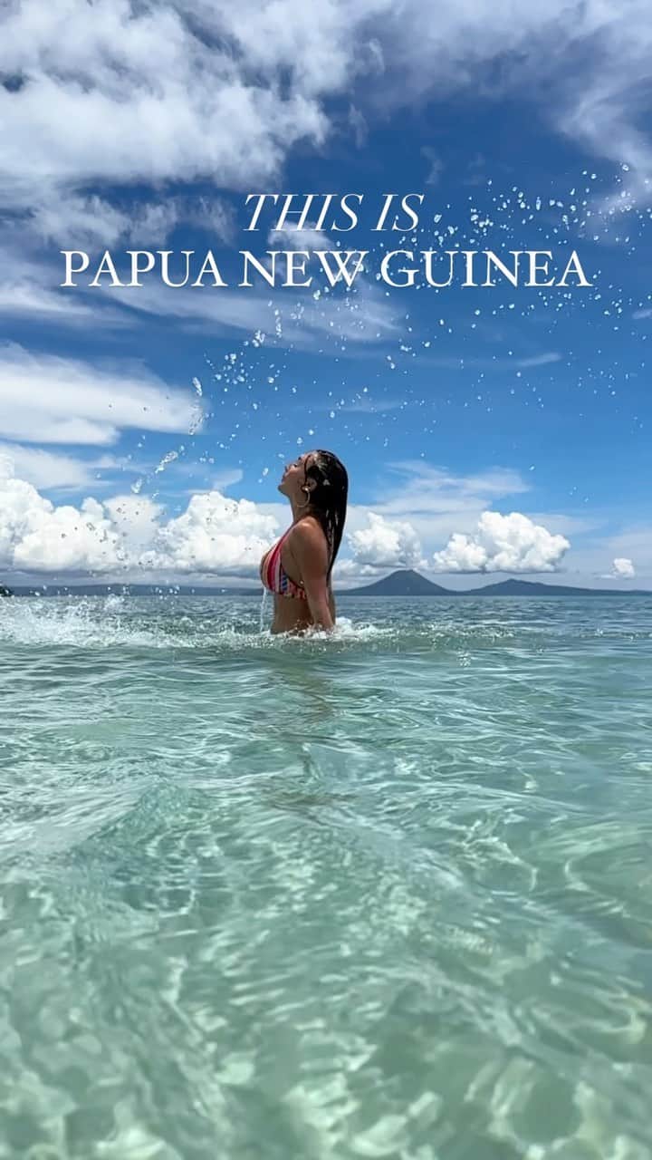 アリサ・ラモスのインスタグラム：「THIS is Papua New Guinea!! One of my biggest bucketlist checks in the world and easily one of my new favorite countries! I can’t believe it took me this long to come here!!  I would have to admit that it probably took longer for me to come here because of the obvious — listening to people who say it’s “dangerous”, but also because I had trouble finding actual tour companies here or info on how to do it, especially as a solo female traveler.  Tourism is not too big here, and while that makes me sad for the locals (many of whom think people just don’t want to visit), it has made this adventure even more special by exploring a place with so much natural beauty and preserved history, without the touristy feel.  So let’s talk about the BEAUTY! Omg is this place gorgeous! Clear blue water with endless colorful reefs below lush tropical islands, an abundance of wildlife, and vibrant mountains. It feels like you’re in a photo!  The people here are some of the nicest and most welcoming that I’ve encountered in a while, and did you know there’s over a thousand indigenous tribes, each with their own customs and traditions? There’s also 850 languages spoken here!  You may have heard things about the tribes (either cannibalism or violence) and I’ll be explaining more about both in depth to help change the negative stereotypes about PNG.  I’ve learned a lot about it all through the NGO I’m here with, @pngtribalfoundation who does incredible work to not only help, but empower the people of this incredible country. They also offer safe, epic tours that include giving back to the communities here, more on this soon.  PNG is definitely a destination I’d advise people to come, but maybe not alone, so I’m also excited to say we will likely be adding it to our group trip destinations for 2024! Who wants to come??   #papuanewguinea #png #pngproud #pngphotography #kokopo #rabaul #pngtribalfoundation #mylifesatravelmovie #solofemaletraveler #solofemaletravel #bestisland #beautifuldestinstions」