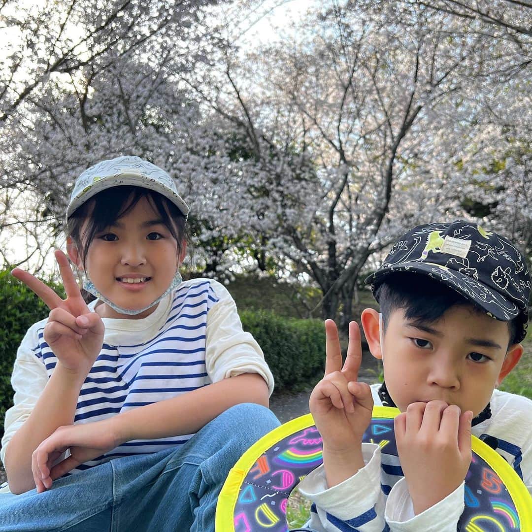 のインスタグラム：「春休みの思い出① お花見🌸」