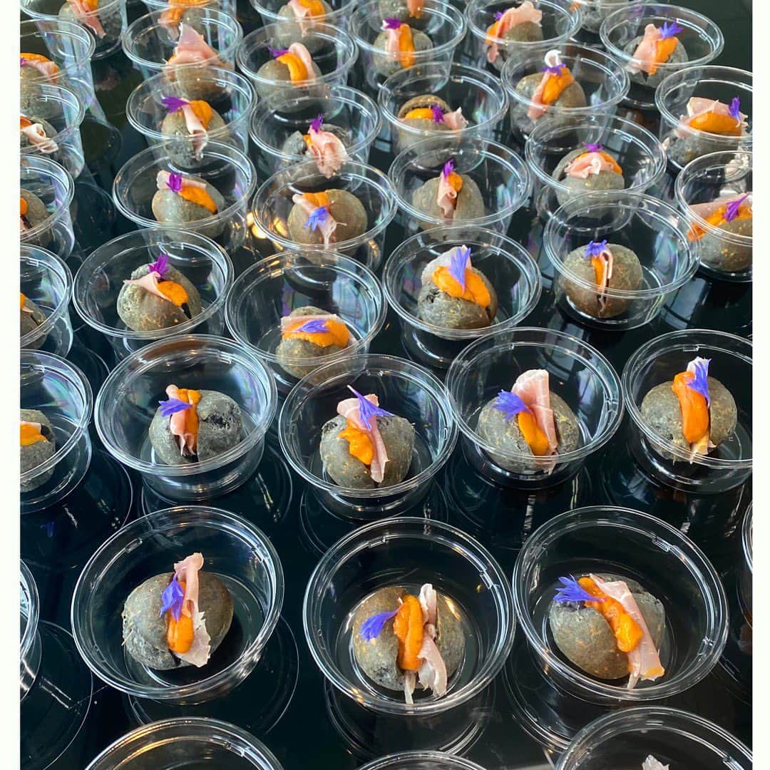 山本千織さんのインスタグラム写真 - (山本千織Instagram)「デザートは何持ってきてもコンビニになった。カップの刷り込み。」4月8日 7時05分 - chiobenfc