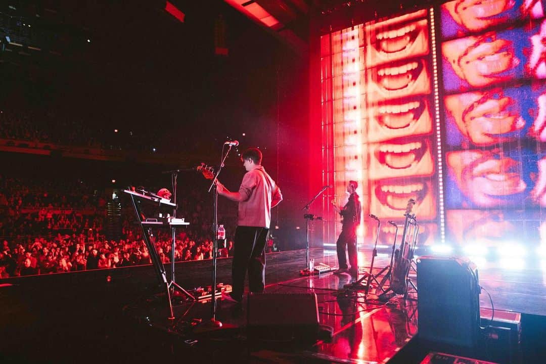 Maroon 5さんのインスタグラム写真 - (Maroon 5Instagram)「#M5LV • NIGHT 6 • 2 more left of this 1st run - SEE. YOU. THERE.」4月8日 7時21分 - maroon5