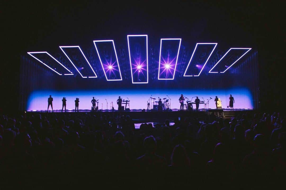 Maroon 5のインスタグラム：「#M5LV • NIGHT 6 • 2 more left of this 1st run - SEE. YOU. THERE.」