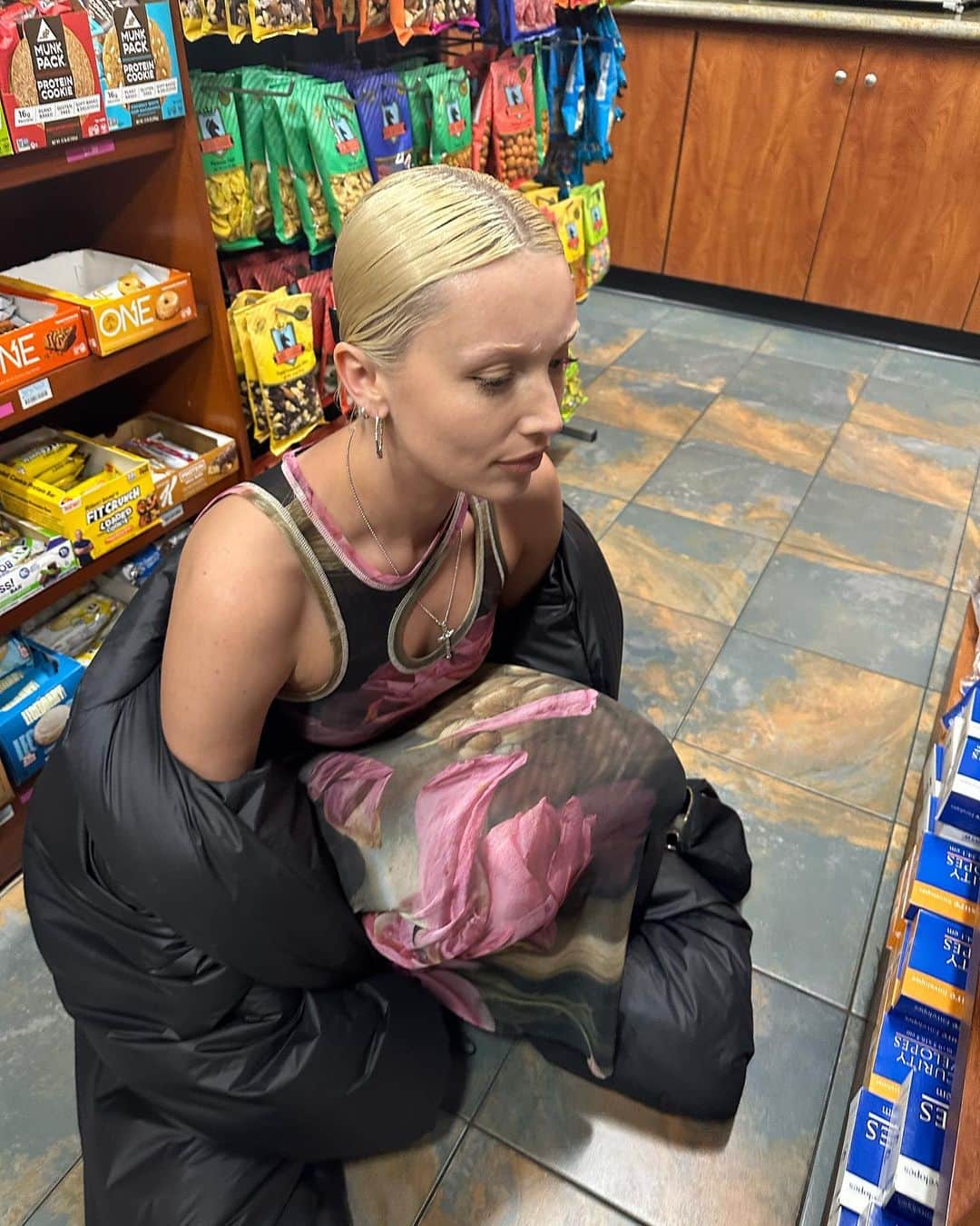 ケイリン・ルッソのインスタグラム：「🎀🖤🎀」