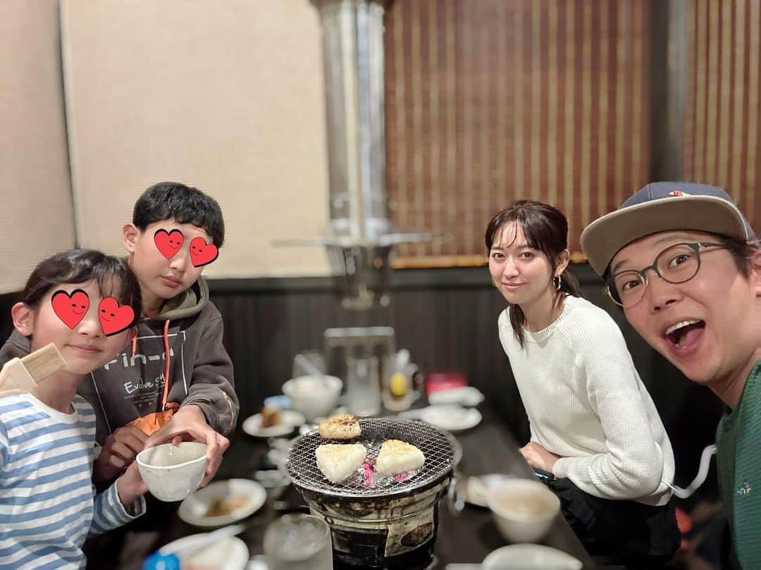 のインスタグラム：「昨晩はずっーと気になっていたホルモン焼き屋さんへ家族でお邪魔しました♪4月から中学3年の息子の食べる量が凄すぎる！わたしの学生時代より食べるなー😱家族4人だけどお会計は5人家族分だね^^;あっという間に身長抜かれるなぁー。家族団欒。いい時間でした。」