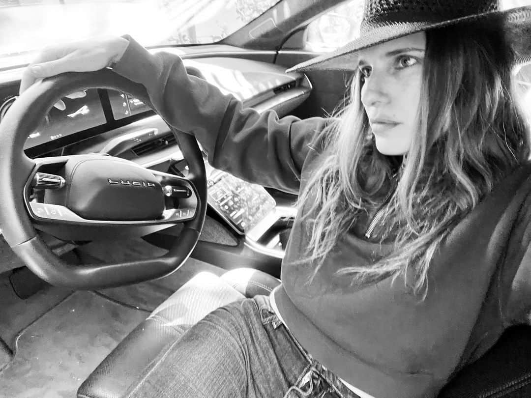 レイク・ベルのインスタグラム：「Some things are crystal clear but other things are lucid. @lucidmotors #nottesla #wordplay #testdrive **NOT AN AD - Just test drive it & it was cool.**」