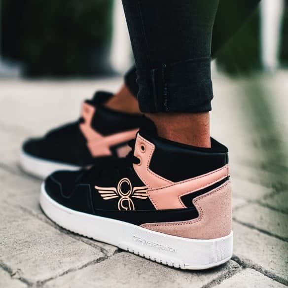 クリエイティブリクリエーションのインスタグラム：「Introducing the Honey, this silhouette was designed to make you stand out.   #springfootwear #sneakers #fashionsneakers #newcollection2023 #instalike #Sneakerblog #fashion #instalike」