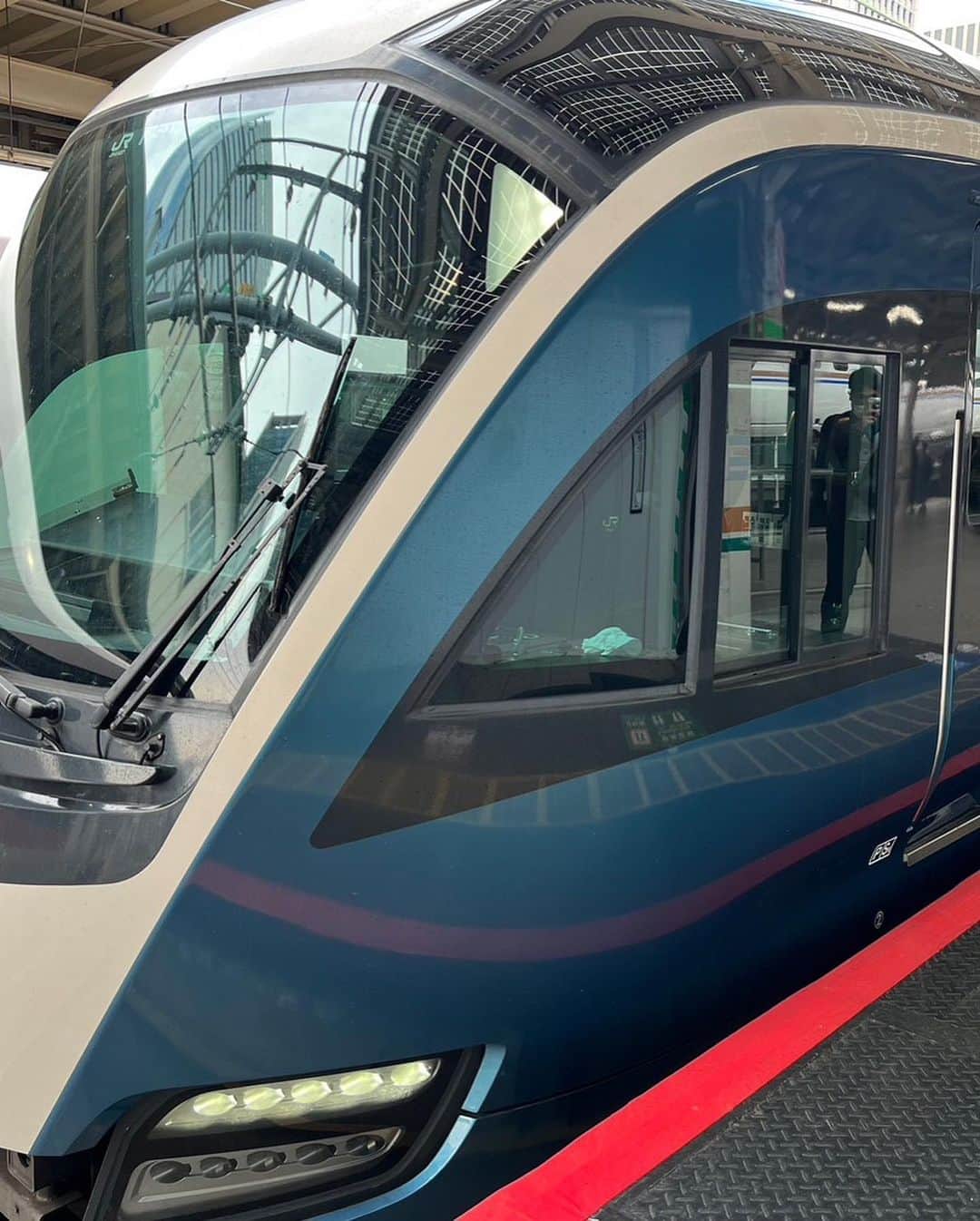 ゆきのさつきのインスタグラム：「サフィール号からの〜🚃  伊豆のバリ島（笑）  近場で少し豪華に旅するのも良いね💖」