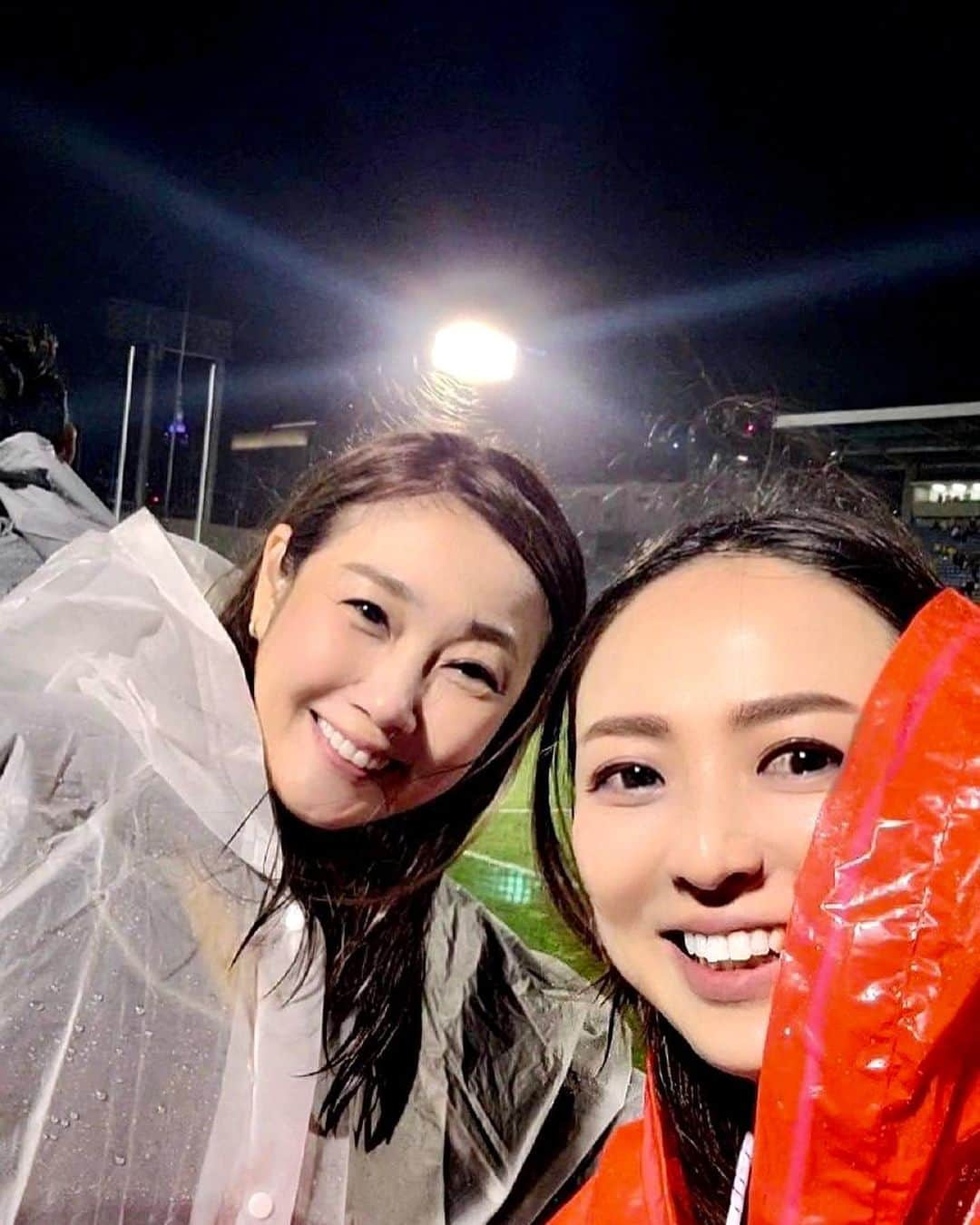 吉永愛さんのインスタグラム写真 - (吉永愛Instagram)「Erikoさん、モリモリ、hideさん！ 雨の中お疲れ様でしたー❤️ 今朝は晴れてるだけどなあ〜 どうか、お天気もって欲しい🙏 今日もよろしくです🏉  #東京サントリーサンゴリアス  #コベルコスティーラーズ  #秩父宮ラグビー場  #リーグワン #ラグビー #ラグビー観戦 #ラグビー好きな人と繋がりたい  #ラグビー女子  #愛loveラグビー🏉」4月8日 9時07分 - a.i.yy