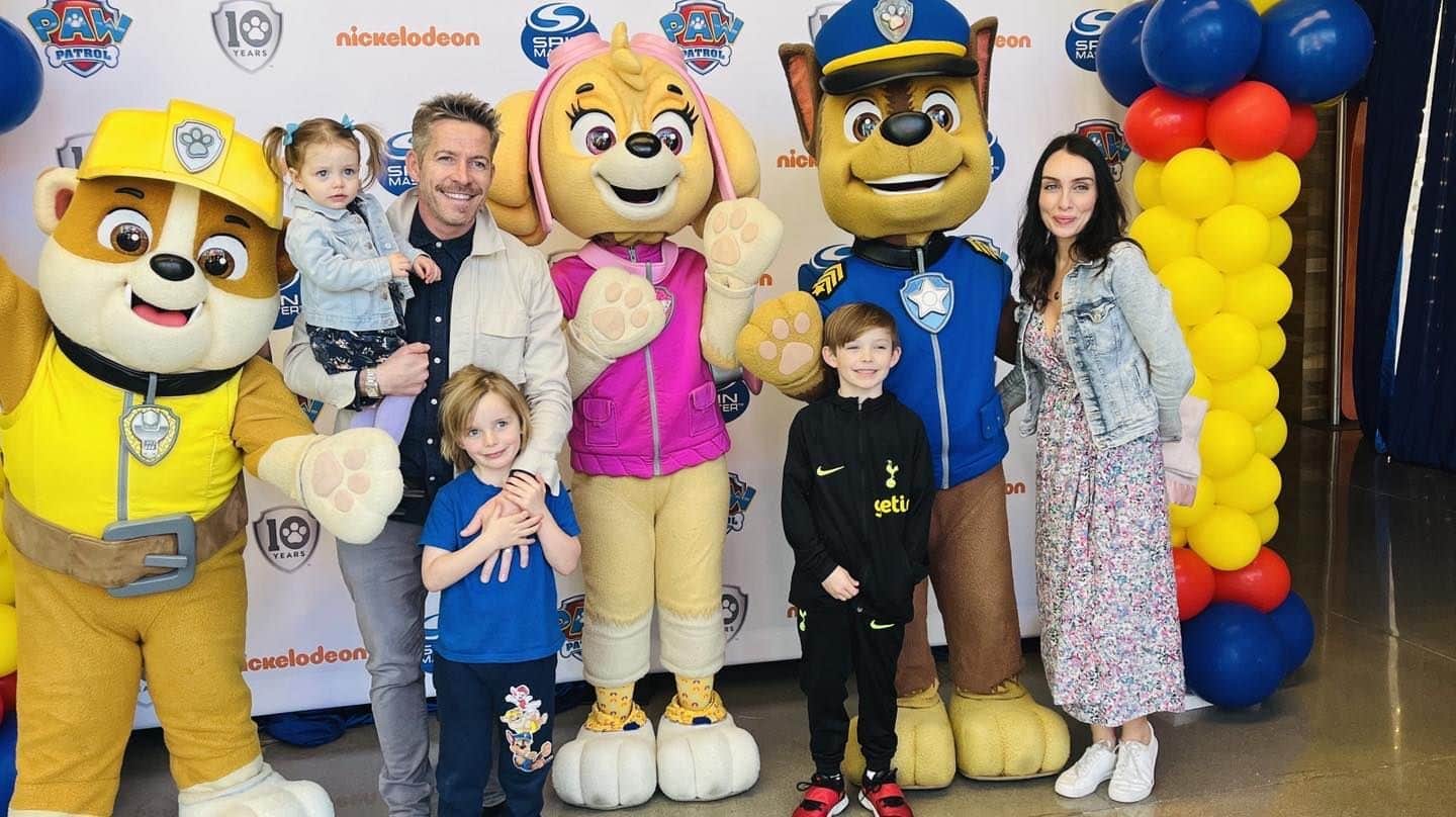 ショーン・マグワイアのインスタグラム：「Wanna say huge thanks to the wonderful @thebillhorn & @marquecomm for inviting us to the @pawpatrol 10 year anniversary. The kids loved the movie and the party afterwards. Thanks so much for having us. #nickelodeon @spinmaster」