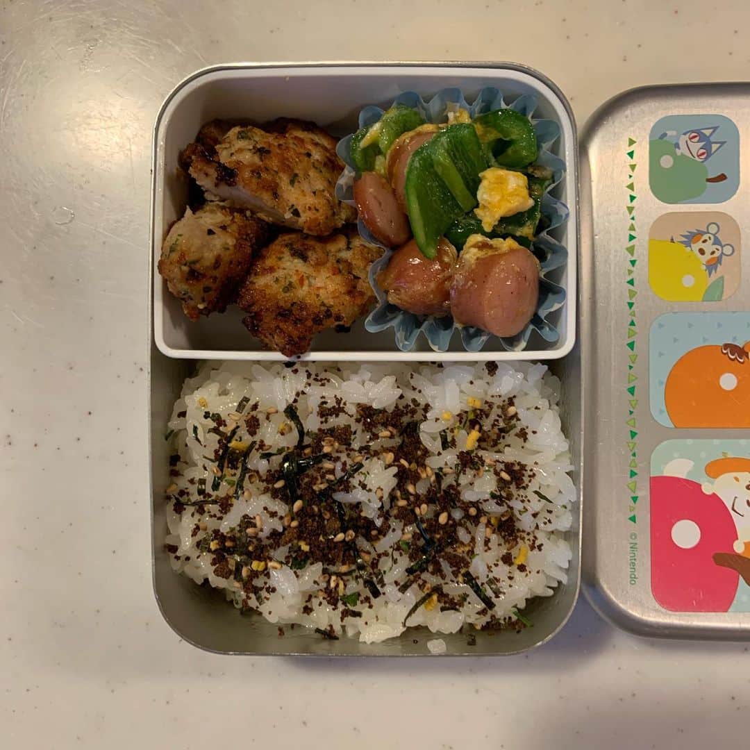 Boseのインスタグラム：「お弁当スタート〜。朝ごはんはサンドイッチになりがち。 #ゲバたん弁当」