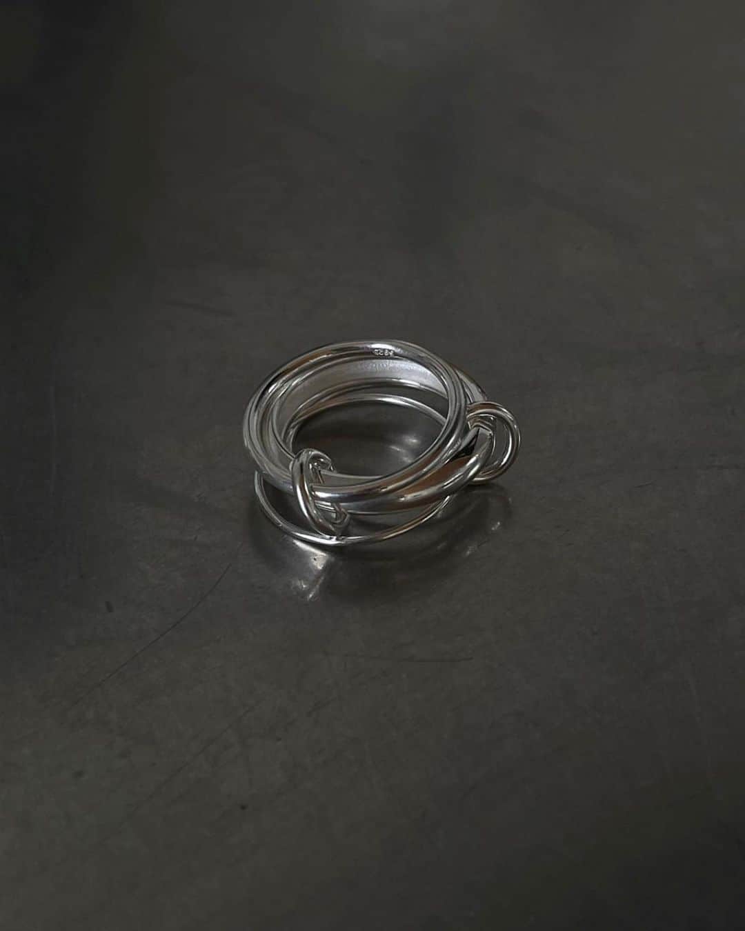 Icumi Oohamaのインスタグラム：「@tres__collection  Silver特集  暖かくなり、シルバーが付けたくなる季節。 おすすめのシルバーアイテムをピックアップ♩」