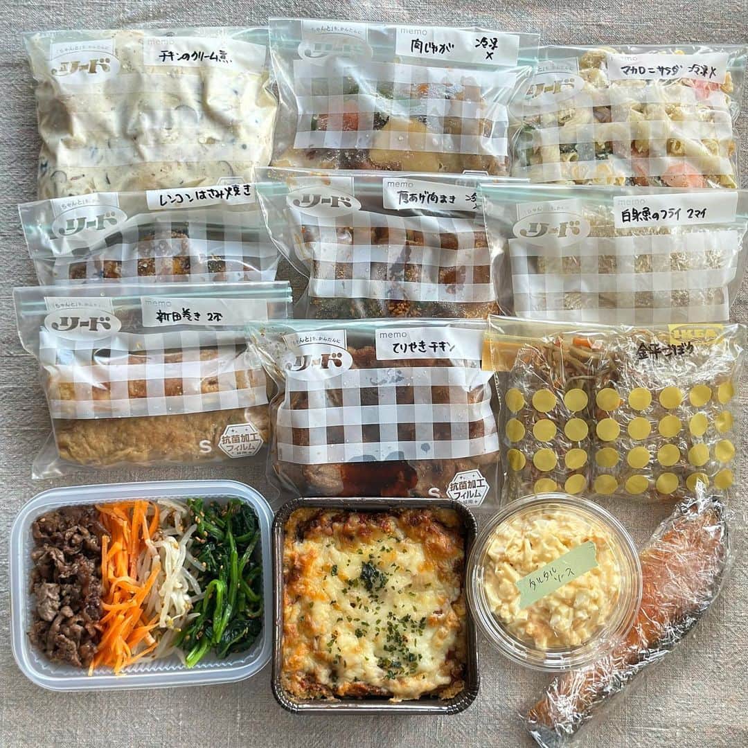 Atsukoさんのインスタグラム写真 - (AtsukoInstagram)「今日の家弁とご飯便  家弁は  焼き鮭 新田巻き 金平牛蒡 マカロニサラダ 蓮根はさみ焼き ゆで卵  #ご飯便 は  鶏のクリーム煮 肉じゃが 金平牛蒡 マカロニサラダ 厚揚げの肉巻き 照り焼きチキン 新田巻き ビビンバ 白身魚のフライ(生) タルタルソース 焼き鮭 じゃがいものミートソースチーズ焼き  来週以降娘が実習で家を離れるので多分ご飯作る量減りそうだなw まぉとりあえず半年だけどね。」4月8日 9時18分 - sakuracafe001