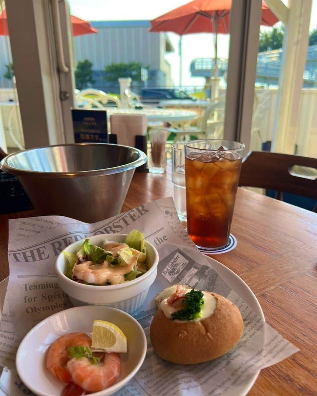 MARIERUのインスタグラム：「おはよう🐠🏝❤️ . . 嫌な事があった時も、誰にも会いたくない日も、上手く行ってる時も、笑えてる日も、大体の時は海によくいる😌🏖☀️ 美味しい物食べてマッタリしよう🦞💖 . . この前レッドロブスター江ノ島店に行って来たよ🦞💖 @redlobsterjapan_official  . . 牡蠣メニューも豊富だし、お洒落だし、次はオイスターのウニ焼き食べる😘！！ . . ロブスター美味しかった🥰💖 ご馳走様でした🦞✨  #レッドロブスター  #レッドロブスター江ノ島店  #牡蠣好きな人と繋がりたい  #ロブスター  #チーズフォンデュ  #お洒落ランチ  #片瀬江ノ島  #神奈川県  #江ノ島海岸  #水着  #水着女子  #海開き  #ビキニ女子  #撮影  #海老名グルメ  #hiphop  #藤沢  #supremebag  #ビキニガール  #片瀬江ノ島駅  #アーティスト  #ビキニギャル  #followｍe  #followforfollowback  #サーフィン最高  #グリルチキン  #ロブスター  #海が好き  #インフルエンサー」