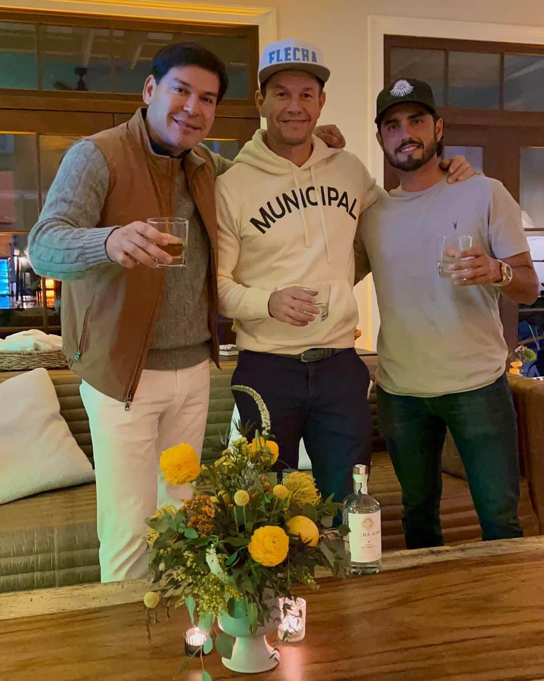 のインスタグラム：「Family Business 🥃 #DrinkFlechaAzul #TheMasters」