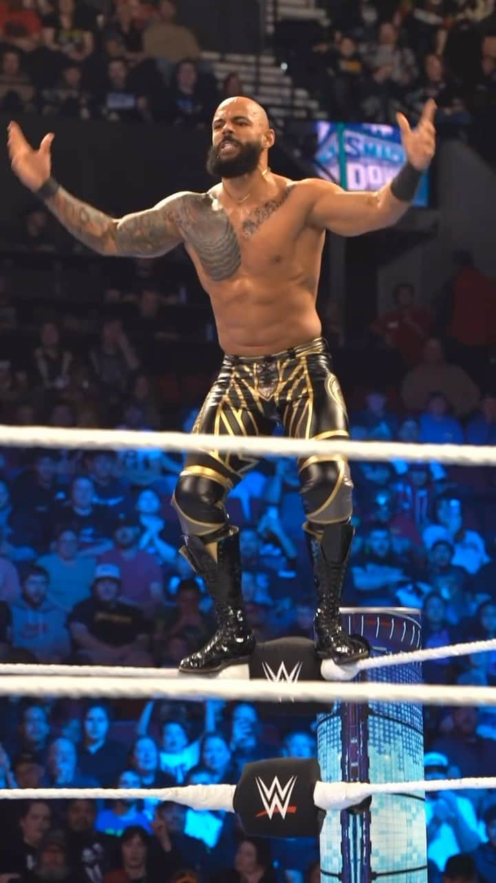 リコシェのインスタグラム：「@kingricochet pulled out all the stops against @ivar_wwe tonight on #SmackDown!」