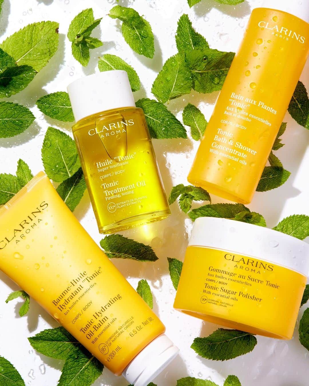 Clarins Méxicoのインスタグラム：「¿Ya conoces el Yellow team tonificante de Clarins? 🤩 Así es, hablamos de nuestra línea "Tonic", que evita que la resequedad y la deshidratación se apoderen de tu piel. 💛 Además, te ayudan a fortalecerla, mejorando su textura dejándola suave, firme y extra hidratada. 🤩 ¡Son lo más TOP!  . . . #cuerpo #Body #Clarinscuidadeti #Bodymist #aguadetratamiento #mist #aroma #naturalskincare #skincare #beauty #natural #naturalbeauty #healthyskin #selfcare #organicbeauty #skincaretips #skincareproducts #beautycare #essentialoils #instabeauty」