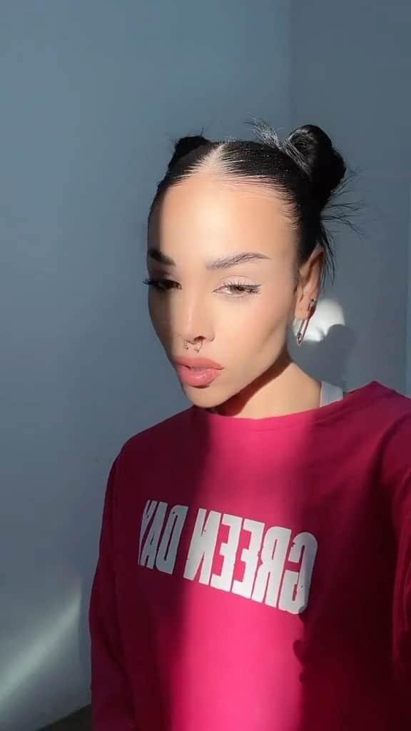 Danna Paolaのインスタグラム：「Con mucho amor dedicada a vari@s LOL JAJAAJ 6 DIAAAS 🧃🍺🍷🥃🍸🍶🥂🍹🥛🥤 #1Trago」