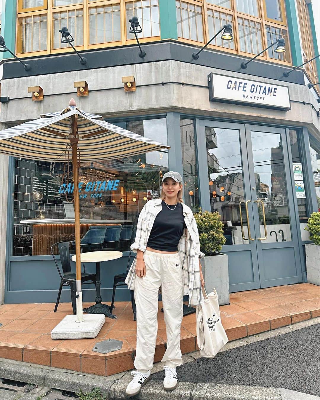平野杏梨のインスタグラム：「毎日マスターズで寝不足の平野です。  最近ゴルフウェアばっかりだったから久しぶりの私服😂💖  結局ゴルフシューズ履いちゃってるんだけどwゴルフウェアmixが私服の基本になってます😂(きっとゴルフやってる人あるあるのはず)」