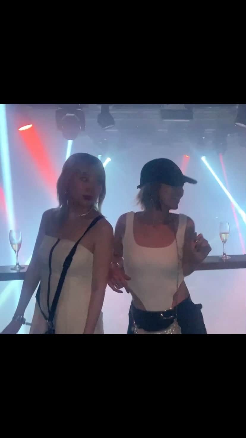 LiLyのインスタグラム：「4月の満月🌕お母さんのOFF！笑 🍸ノーフィルターの思い出作り🍸」
