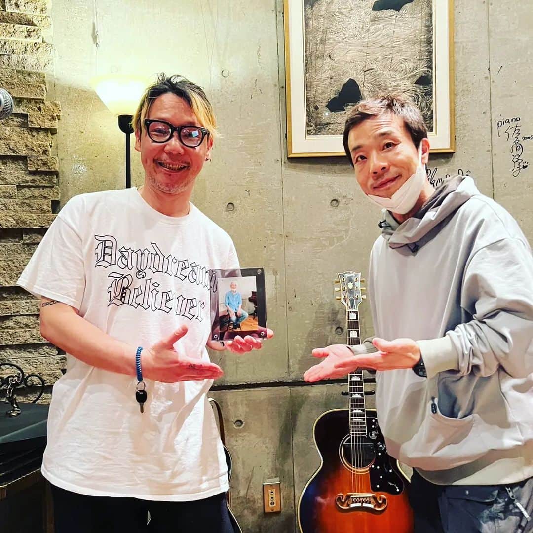磯部正文のインスタグラム：「⁡ ⁡宇都宮カフェまつぼっくり  夜祭への出演でお世話になったまつぼっくりのマスターの急逝を受け急遽決定したイベント⁡ ヒダカさんとのOKASHINA FUTARI⁡⁡ ⁡⁡ ⁡来てくださった皆様＆関係皆様⁡ ⁡ありがとうございました⁡ ⁡心地よい場で沢山の笑顔に逢えました 観に来てくれたSonoSheetやSomeday's Goneもアコライブや対バンでまた再会したいね」