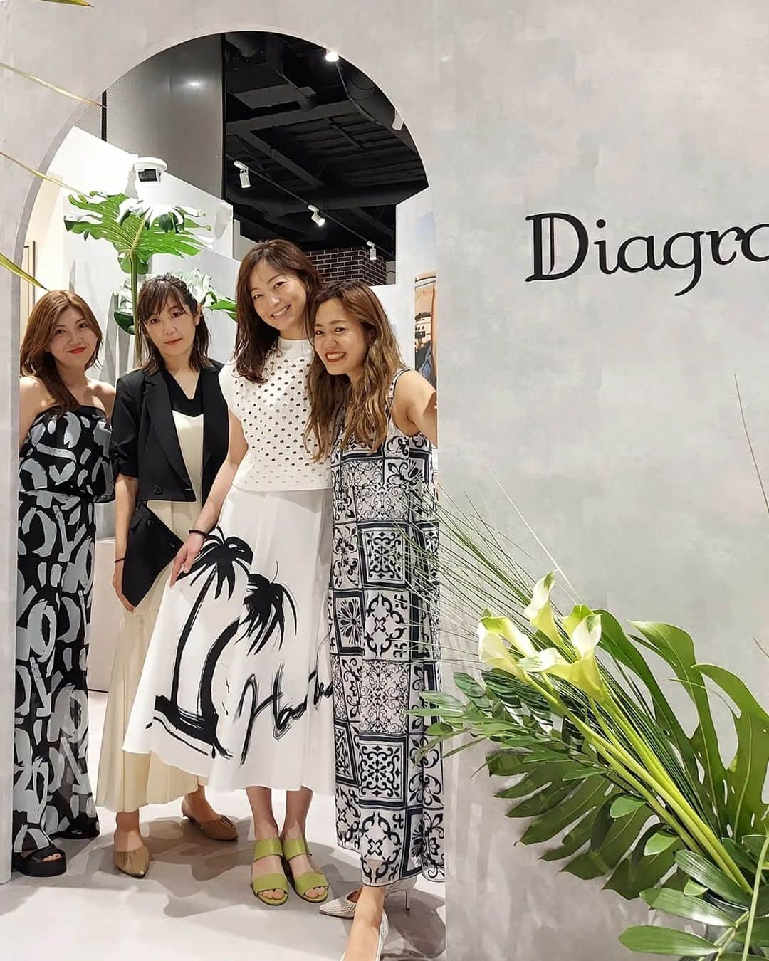 佐藤純さんのインスタグラム写真 - (佐藤純Instagram)「Diagram💕  @diagramofficial  SUMMER BREEZEをテーマに表参道ミュージアムで4/7～4/9までの3日間POP UP SHOPのイベントが開催中～🙌  とっても素敵な空間でした😍  展示会でオーダーしていた3枚目のセットアップもあった～😊  これ、ほんと素敵なの。  今度着たら、アップするね。  えれなちゃんにも会えて嬉し～😆  @elena1982312  #diagram  #ダイアグラム #gracecontinental  #グレースコンチネンタル #popupshop #表参道 #表参道ミュージアム #ママ #ママモデル #モデル #mama #mamamodel #model」4月8日 10時26分 - junsatoidea