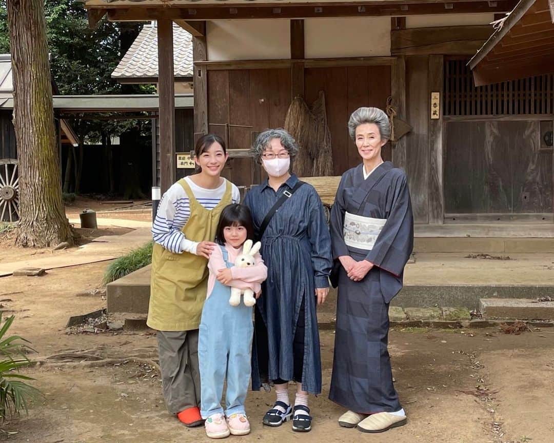萬田久子のインスタグラム：「今夜観ないと 『喝❕』だわよ〜❣️  新土ドラ『グランマの憂鬱』 いよいよ今夜❗️ 4月8日(土) 23時40分〜スタートです❗️ 全8話放送予定 東海テレビ/フジテレビ系 @dodra_tokaitv   皆様、是非ご覧くださいませ✨  #フジテレビ  #土ドラ  #グランマの憂鬱  #今夜スタート  #原作者  #高口里純 先生　 #主題歌  #THEALFEE #鋼の騎士Q #足立梨花 さん #加藤柚凪 さん #萬田久子 #HISAKOMANDA」