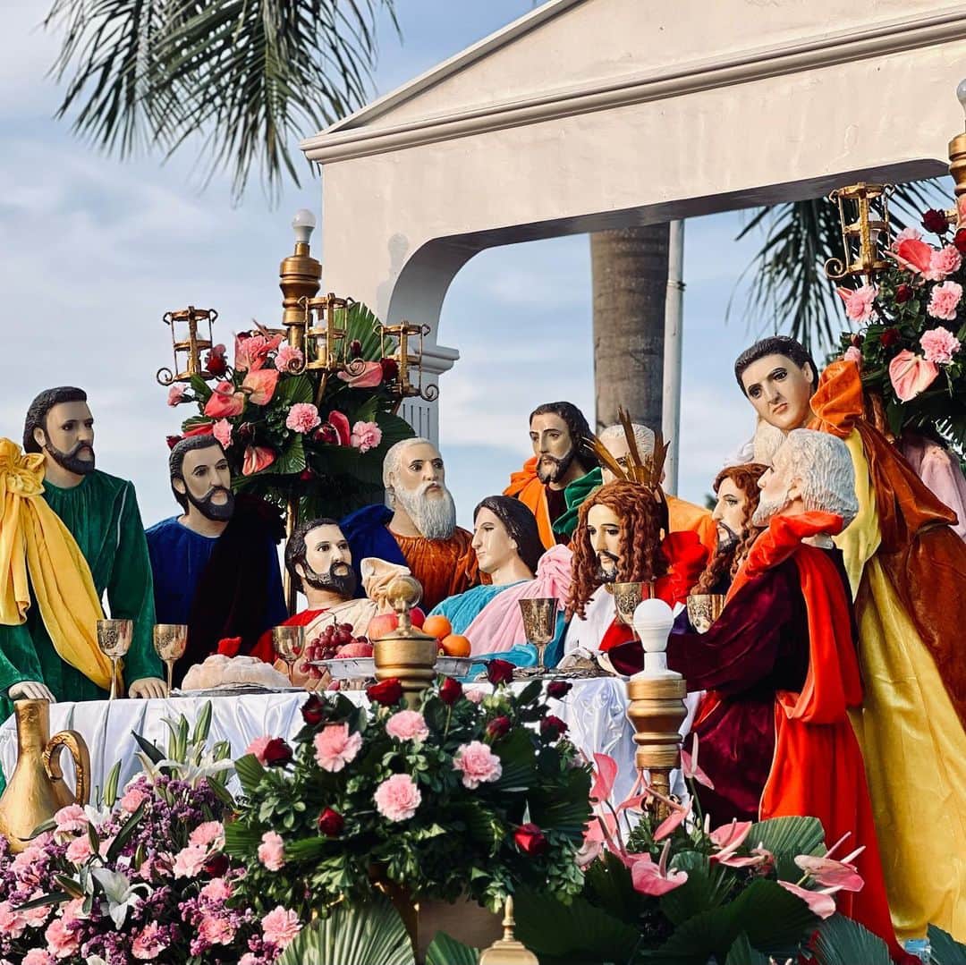 JJ.Acunaさんのインスタグラム写真 - (JJ.AcunaInstagram)「Hope everyone’s having a great long Easter weekend! Here’s some photos from my ancestral home, Panay. The first two images are photos of our family’s Mary statue- which always ends the yearly procession of 41 figures on Good Friday. The Mary is from Spain and has been with us for over a hundred years. The latest iteration of her dress was created in the late 90s / early 00s by the late great couterier, Aureo Alonzo. #lifeofjj #shotoniphone」4月8日 10時42分 - jj.acuna