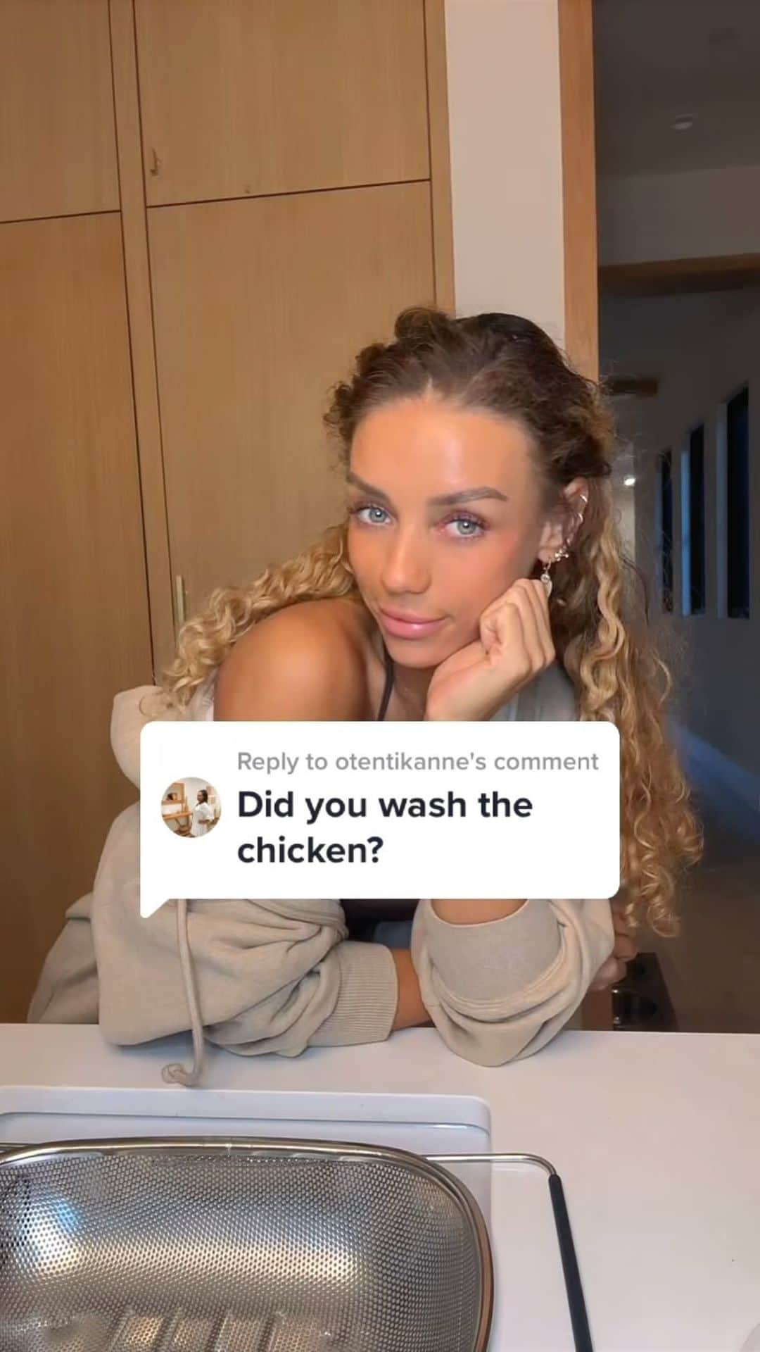 Jena Frumesのインスタグラム：「Do you wash/ rinse your chicken?   Recipe from @mascocina05 🫶🏽  Stole that scissor hack from @jillyanais」