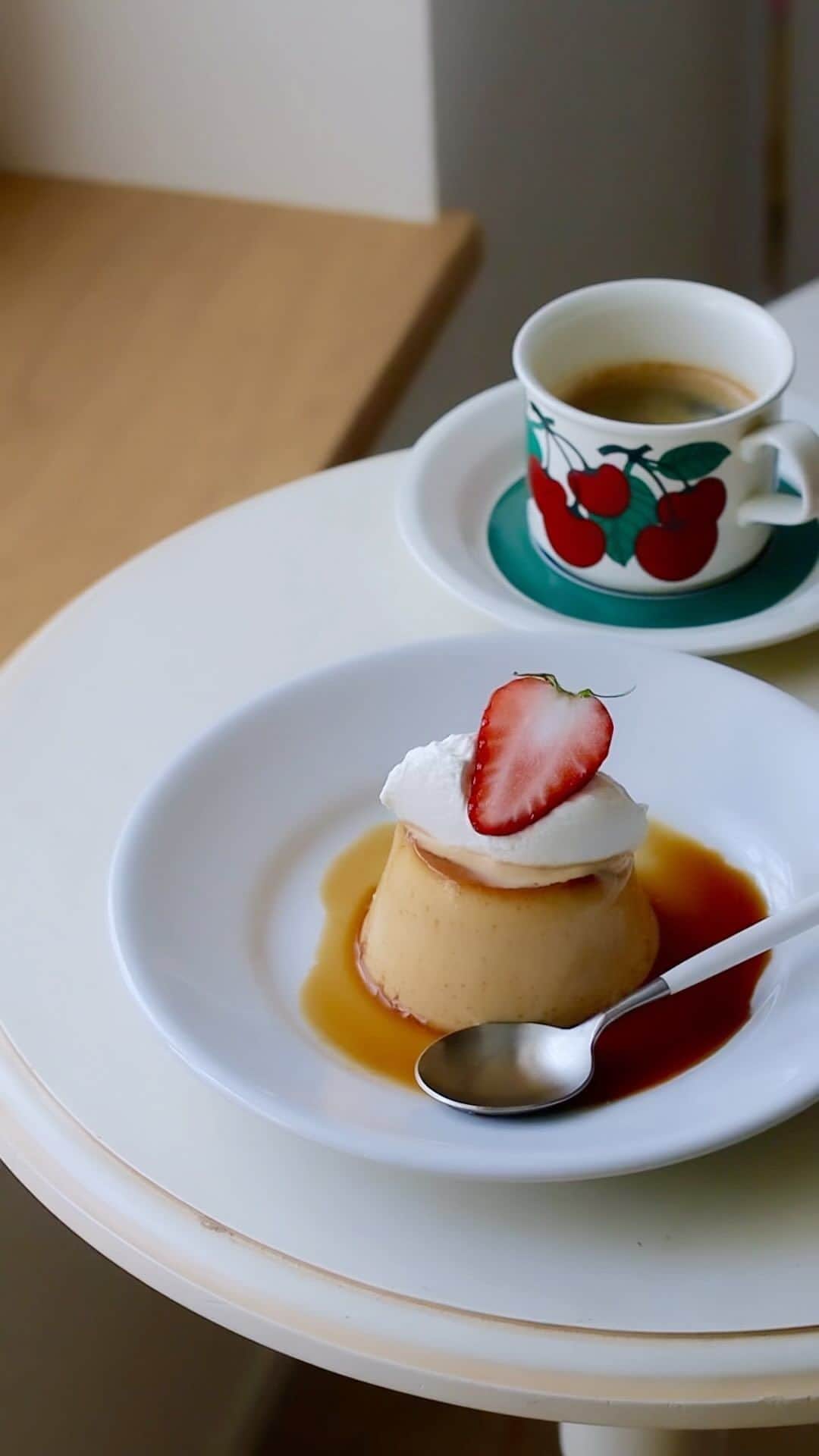 りえのインスタグラム：「☑︎揺れるプリン🍮」