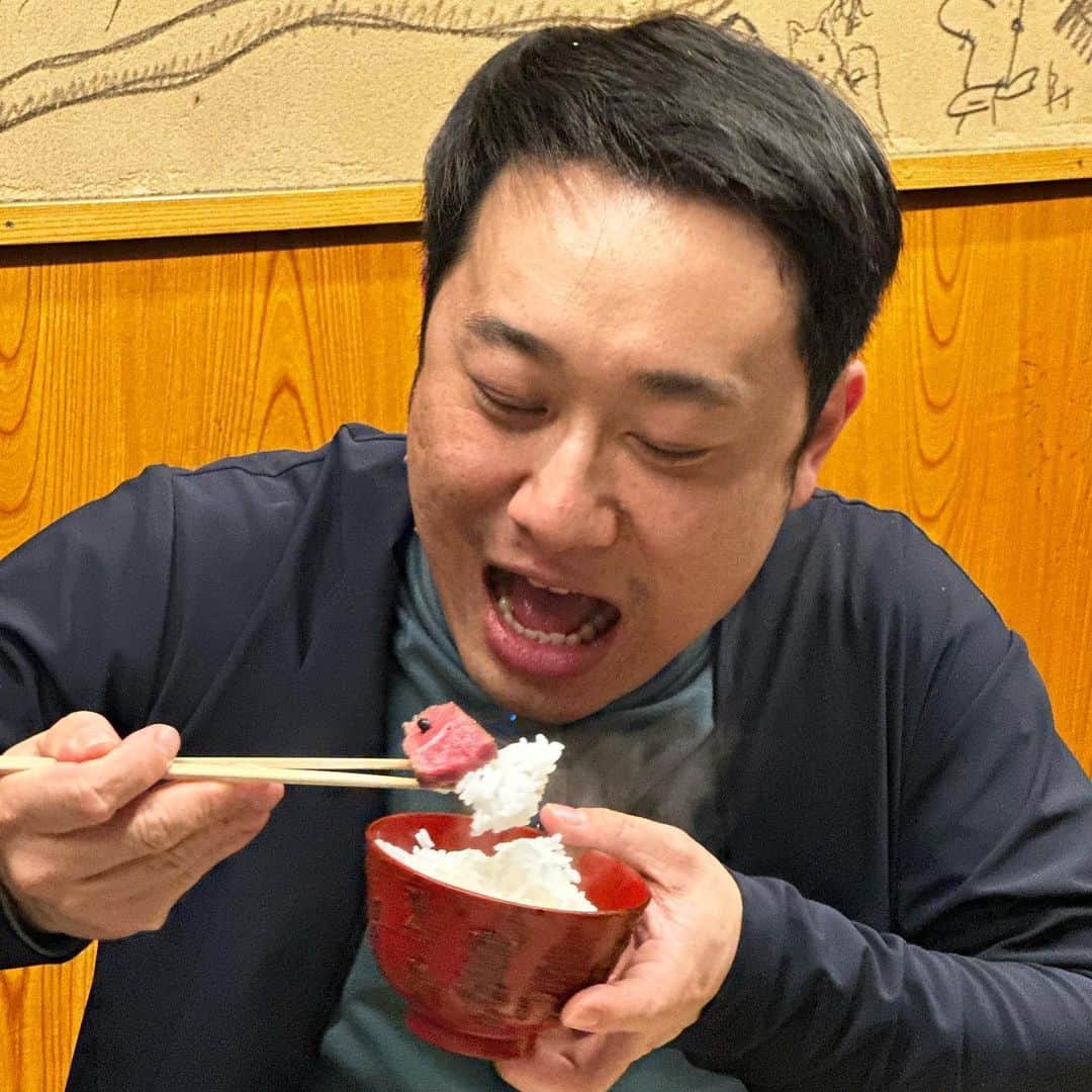 山岸久朗さんのインスタグラム写真 - (山岸久朗Instagram)「雲丹のつくだに❣️悶えるくらい美味い。  あん肝が出た瞬間に、同席者が電話かかってきて外に出て行ったので、出てった者のあん肝をどこまで食べてもバレないかのあん肝チャレンジをしました（僕以外の同席者がw）。けっこうヘツったけど、帰ってきてもバレへんかった😂角さえ残してたらバレへんもんやな😂  #和洋酒菜ひで  #ミシュラン通り #ミナミグルメ #予約の取れないお店  #大金持 #焼酎　 #焼酎の名前です #カイジ #カイジがざわざわしてるやん  #あん肝 #あん肝チャレンジ #山崩し #あん肝山崩し #雲丹の佃煮 #ankimo #seaurchin #tsukudani #shinsaibashi」4月8日 11時41分 - yamaben