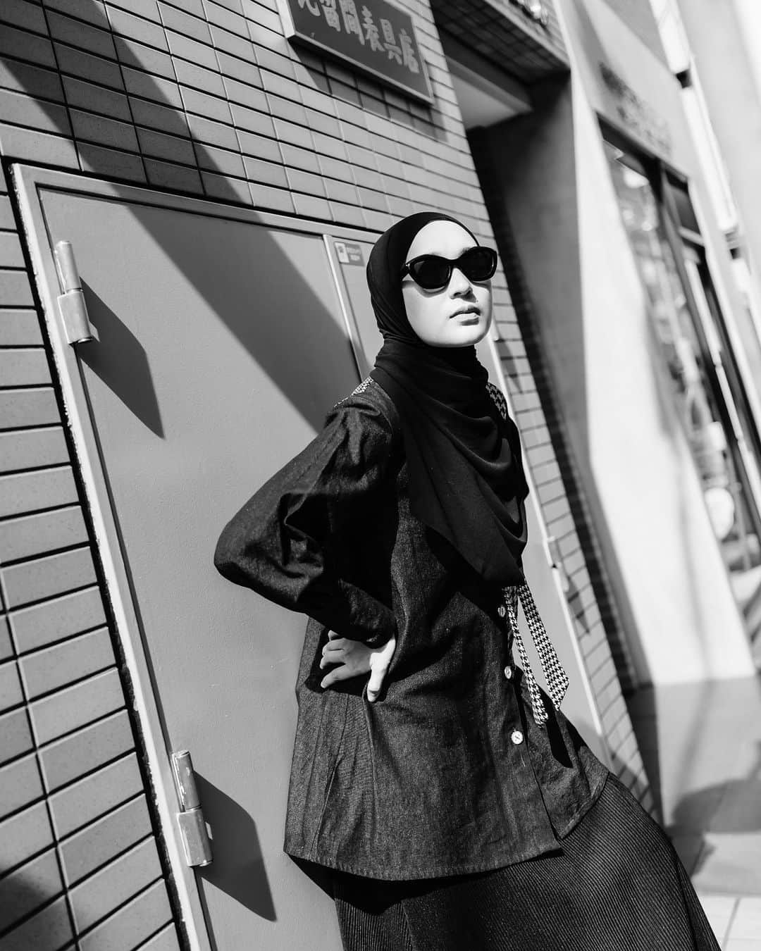 Zaskia Sungkarのインスタグラム：「Gak sabar bgt launching denim collection nya @zaskiasungkarjakarta 😻 terakhir ngolah denim untuk jfw 2019 . Ada yang inget nama koleksi nya? #zsladies , yuk 2 jawaban yang bener dapet hampers scarf cantik🥰」