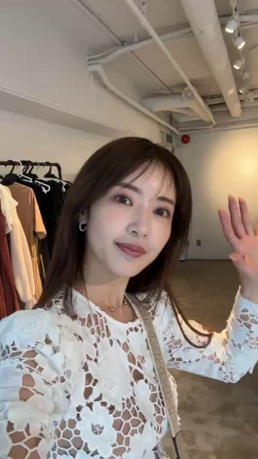 舟山久美子（くみっきー）のインスタグラム：「フリマの準備中！  売り上げは、全て女性支援に🤝♡  ただ、みんなと話せて楽しい時間になりました☺️🫶🫶  ありがとぉ！」