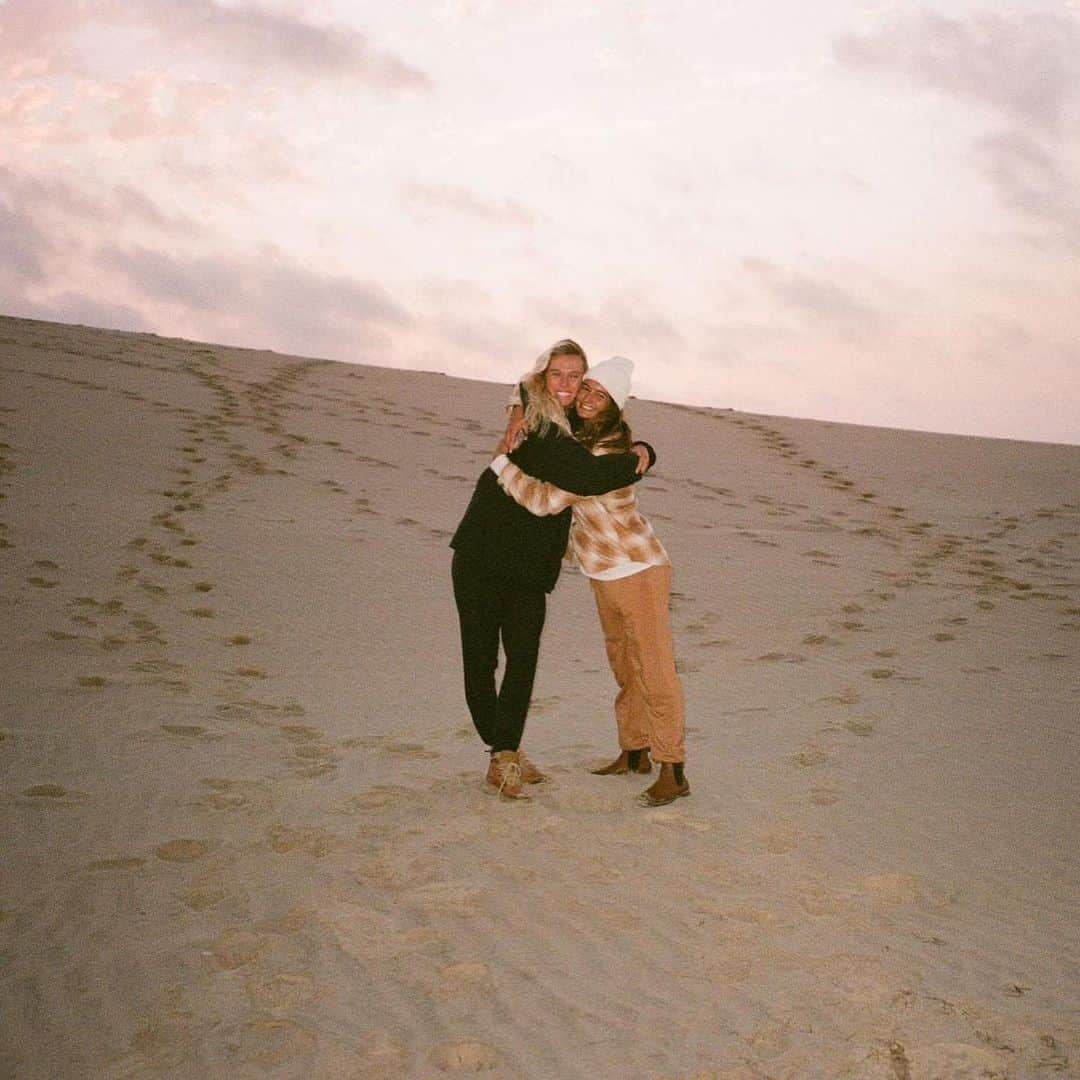 Luana Silvaのインスタグラム：「Moments from the Desert by @macyjanecallaghan & @ryancallinan 🎞️🌵」