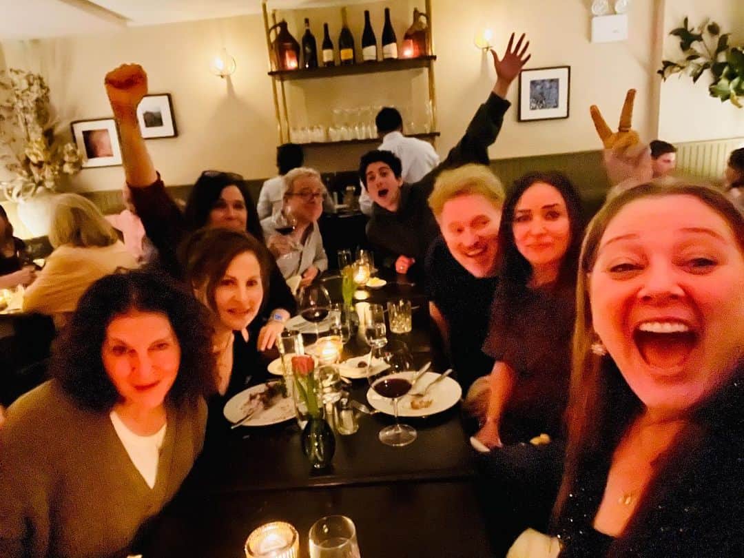 のインスタグラム：「oh you’ve got to have FRIENDS!!! happy holidays mispachah 🌹🌹❤️❤️」