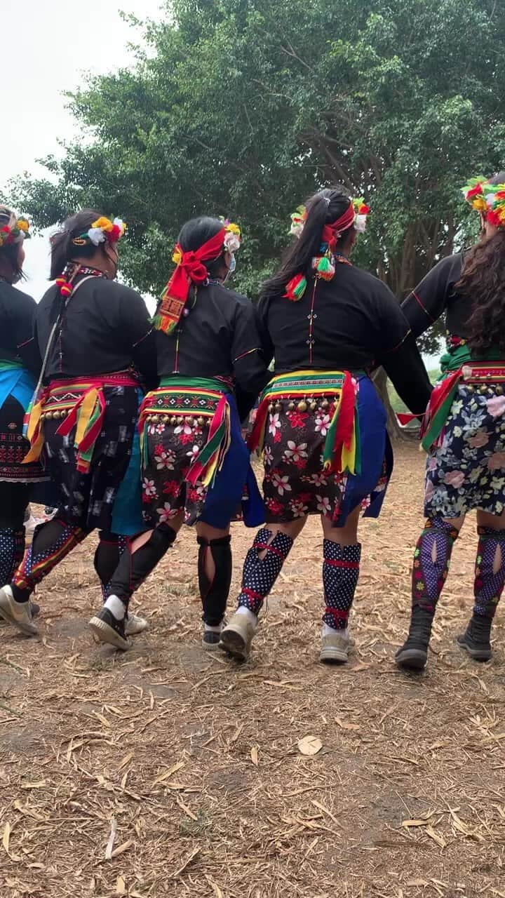 奈良美智のインスタグラム：「Puynam people’s dance.  in Taiwan.」