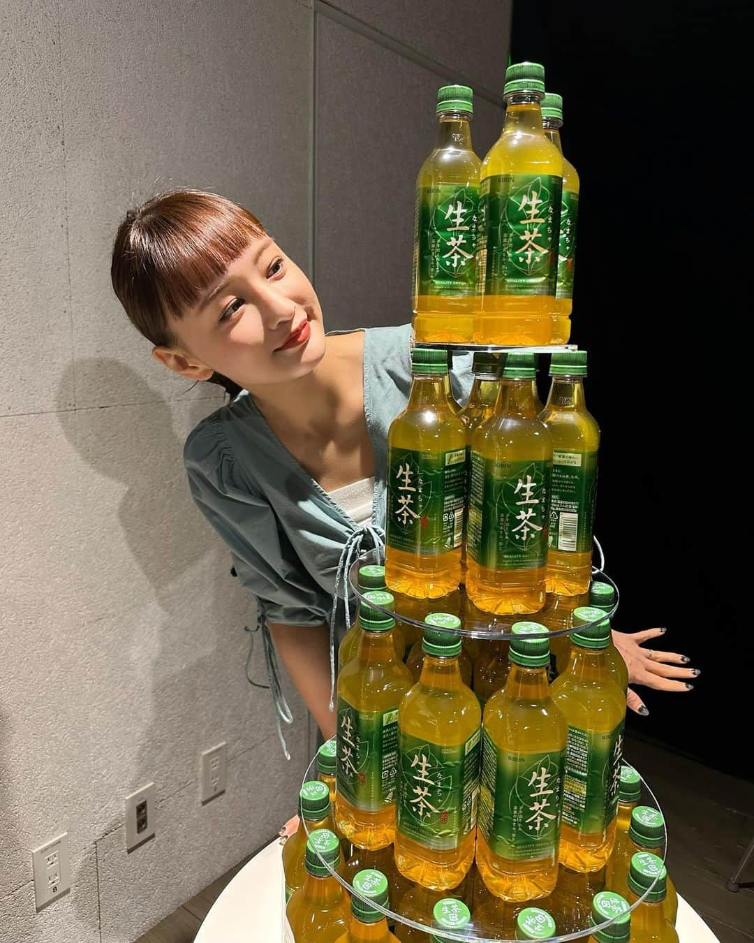 渡部麻衣さんのインスタグラム写真 - (渡部麻衣Instagram)「4/4にリニューアルした キリン 生茶 のイベント 「生茶×渋谷 DISCOVERY GREEN TEA」 にお邪魔しましたーっ！！！ ⁡ 今までお茶に強いこだわりを持って 選んでなかったけどお茶も アップデートしているんだって驚きました！ ⁡ デジタルアートで描かれていた生茶で 2016年から使われている先端の技術や 工夫も知ることが出来て こんなにもこだわって茶葉の香りや 飲みやすさを追求してるなんて シンプルに凄いなぁと感動しました☺️ ⁡ 生茶を使ったアレンジティーも めちゃくちゃおいしくて驚き！！ お茶をアレンジする発想がなかったから 家でも試してみたいくらいおいしかった！！ ⁡ 新「生茶」も飲んだのですが 本格的なお茶の味わいがありつつ すっきり飲みやすい味わいでした♡     #生茶x渋谷 #DiscoveryGreenTea #アレンジティー #デジタルアート #お茶ってこんなにおいしくなれるんだ #生茶 ※まる搾り生茶葉抽出物 加熱処理 #PR ⁡ 衣装 @seanewyork」4月8日 12時30分 - mmaaiipp