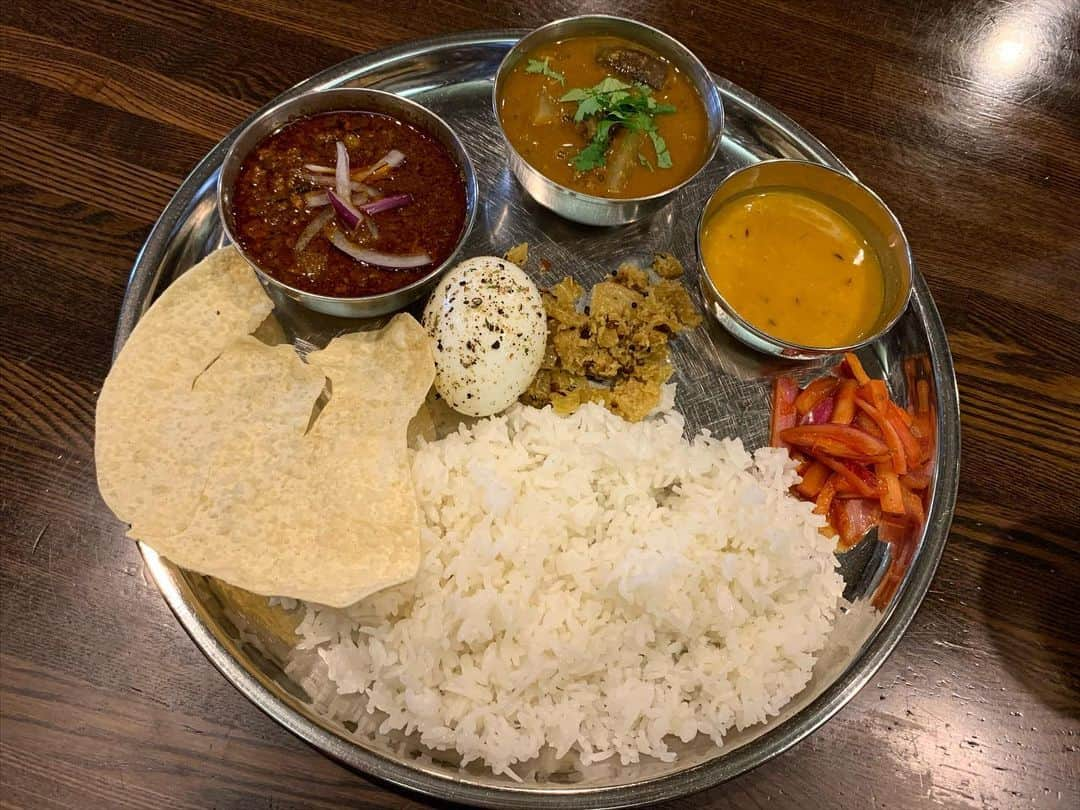 黒沢薫さんのインスタグラム写真 - (黒沢薫Instagram)「今日はお釈迦様の誕生日。カレー食べる正当な理由。 #lunch #curry #rice #vegetables #keema #egg #yum #spicy #power #HBD #buddha #花祭り #4月8日はカレーを食べよう」4月8日 12時42分 - kaorukurosawa_lovelife