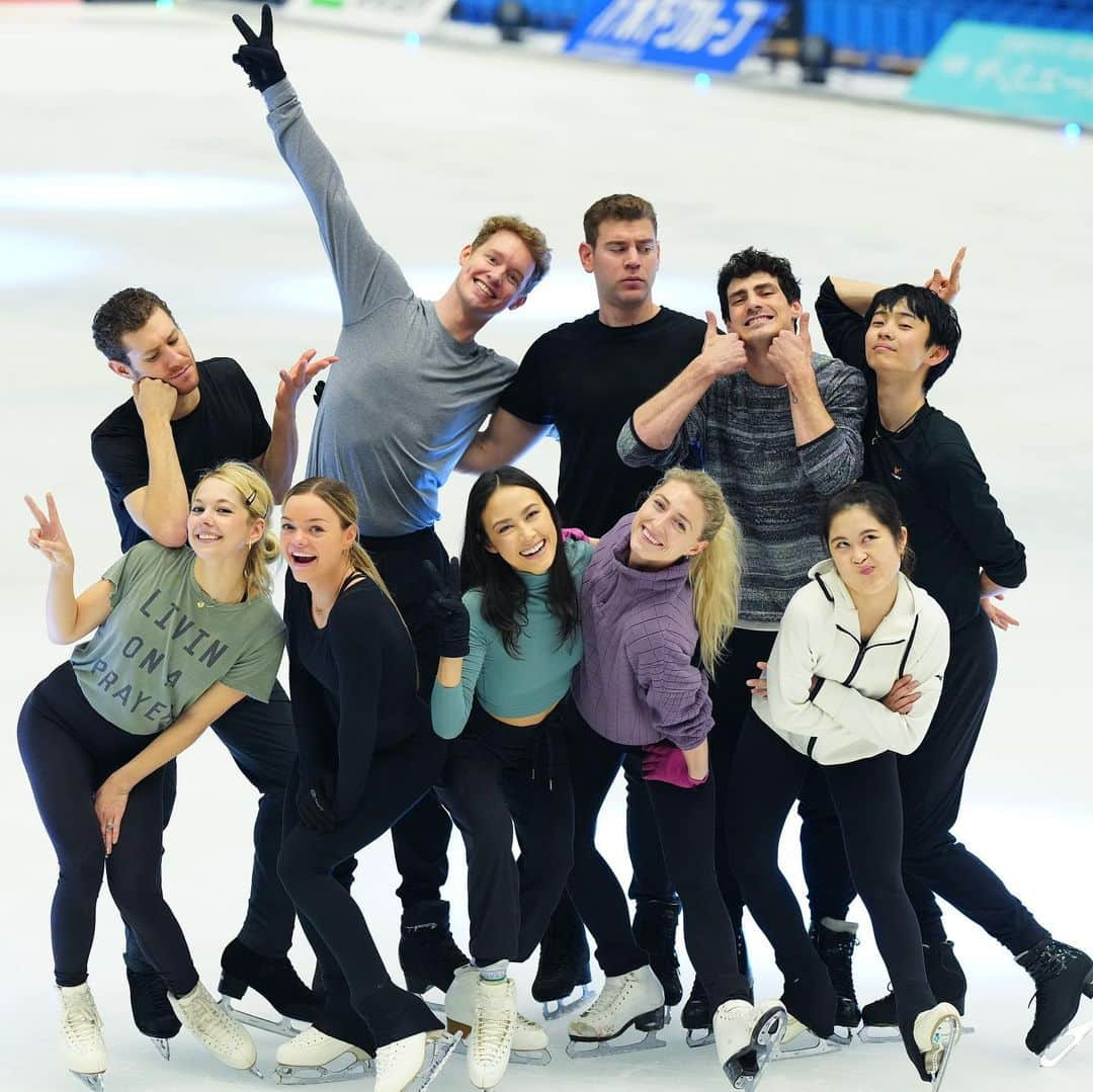 エヴァン・ベイツのインスタグラム：「Last weekend of Stars on Ice shows in Japan with this amazing cast. Love these people!   #soi #soijapan #soifamily #japan #figureskating  📸: @yoshiki_kogaito」