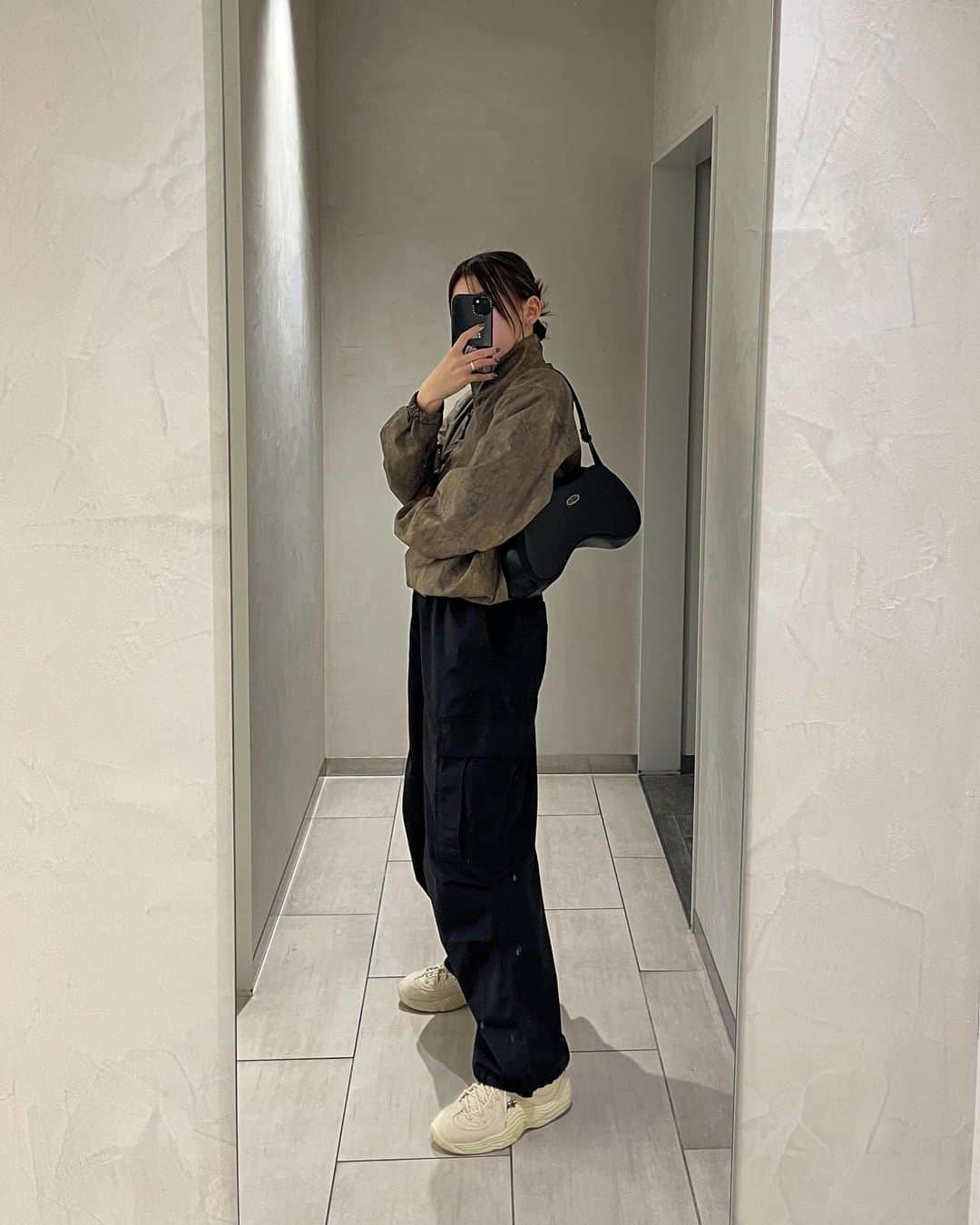 のインスタグラム：「mirror🪞📷 #stussy #stüssy #stussywomen #diesel」