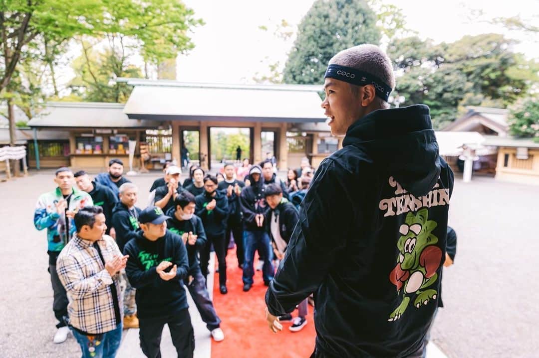 那須川天心のインスタグラム：「最後の必勝祈願 必ず勝つぞ みんなのパワー借ります」