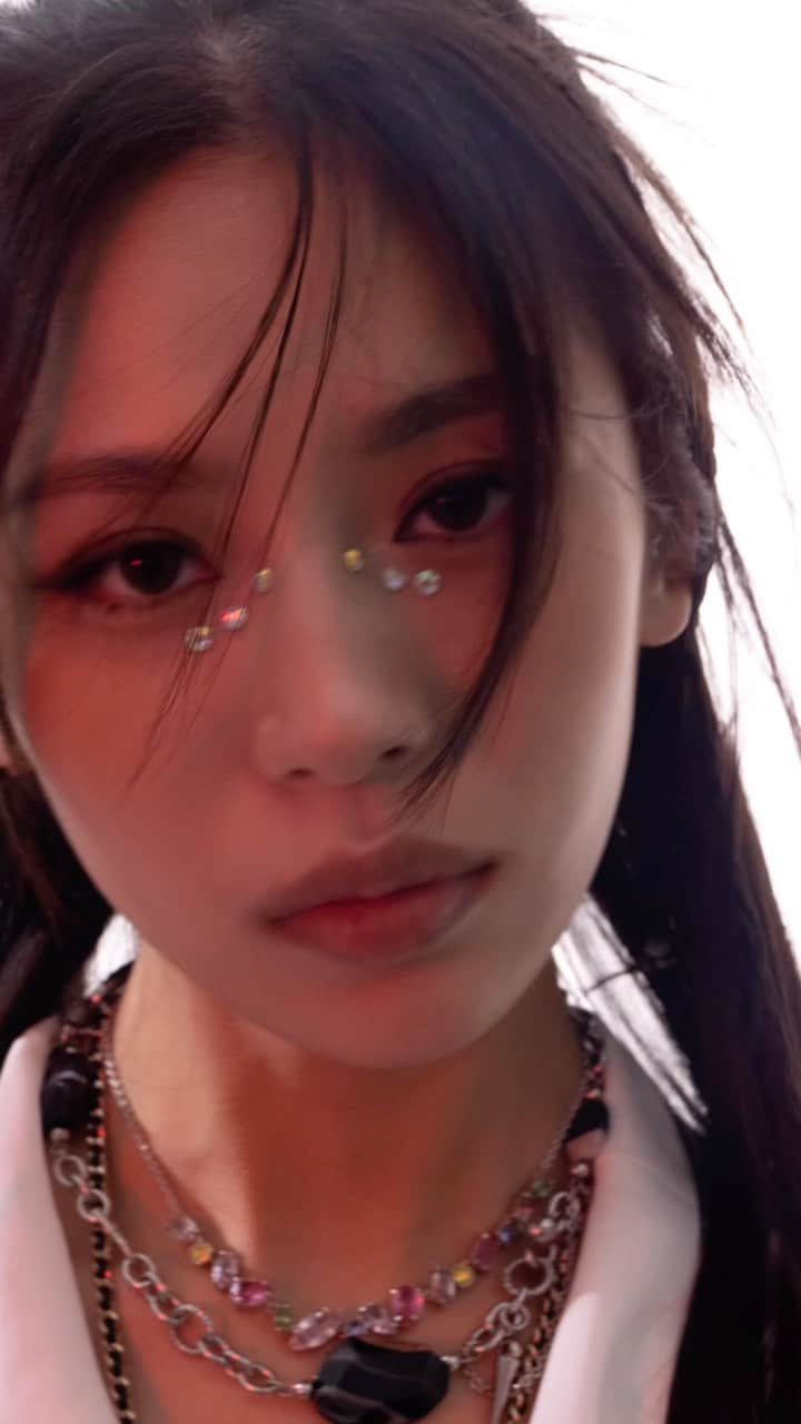 가로수길 , Seoulのインスタグラム：「Portrait for @kaerine.jubin ✨🔥  계속 외부 촬영이 많아서 못갔던 스튜디오 요즘 자주 나가는중 ✨✨ 너무 마음에 들게 나와서 무보정 짤 만들기   같이 촬영하실 분들 상시 찾고 있습니다😉📸 프로필 촬영 문의도 언제든 편하게 연락 주셔요」