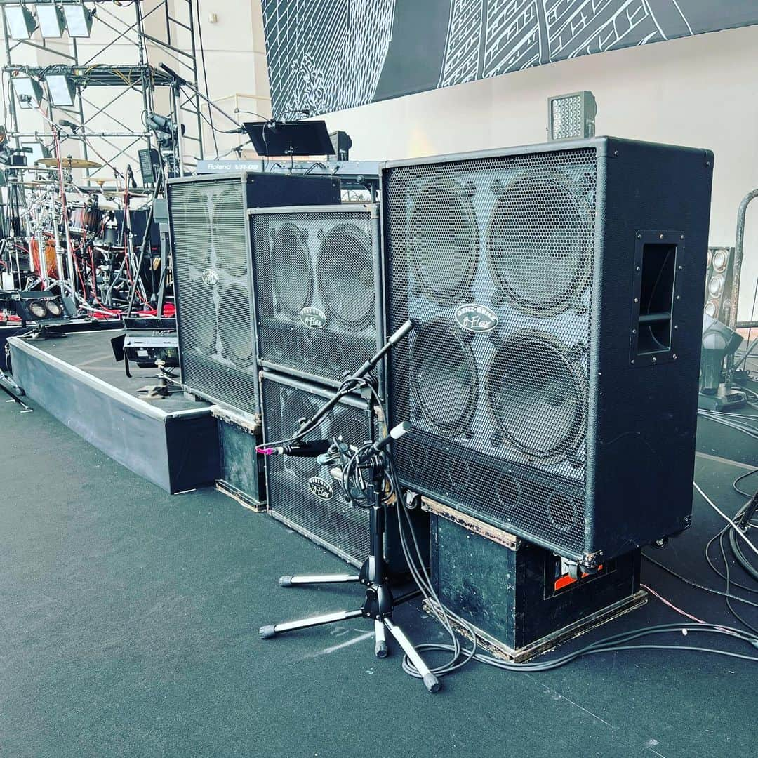 ミヤ さんのインスタグラム写真 - (ミヤ Instagram)「野外マシスタイル^_^ #mucc #mucc25th #大阪城音楽堂 #genzbenz #もう20年選手とか」4月8日 13時01分 - miyaguchi