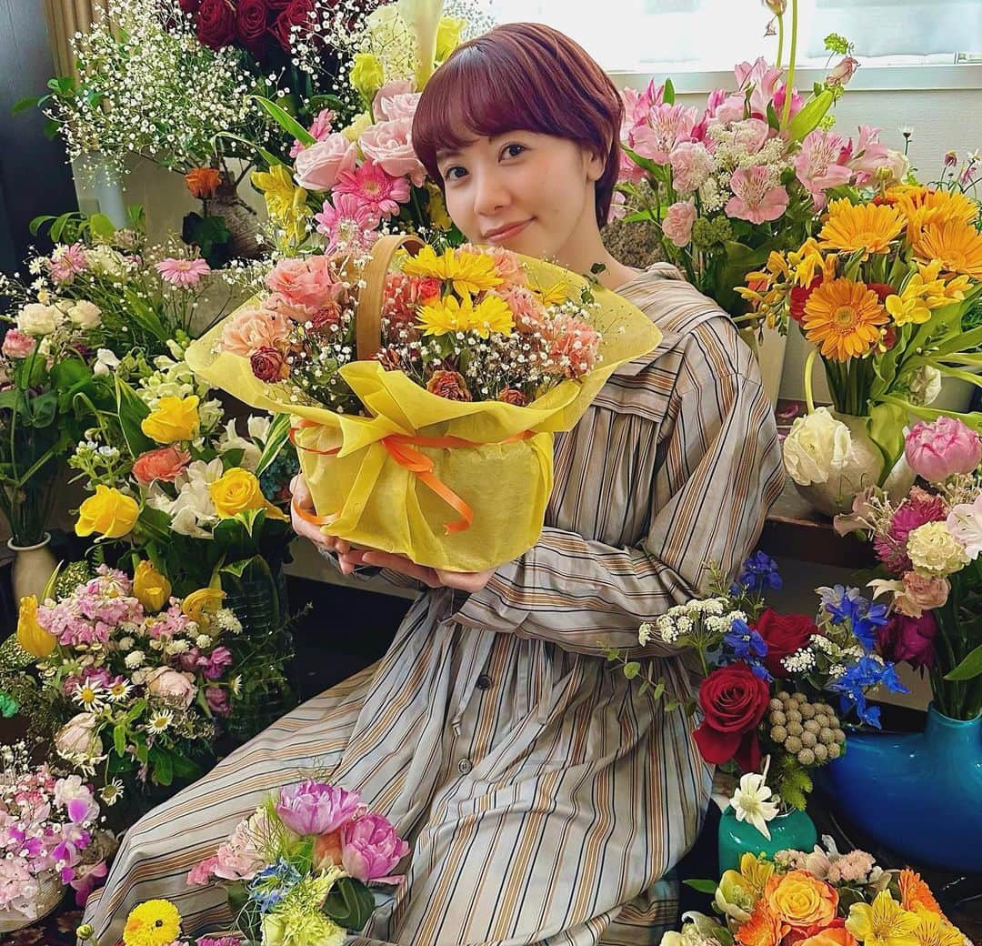 Sakuのインスタグラム：「✴︎ 💐🌿🌹」