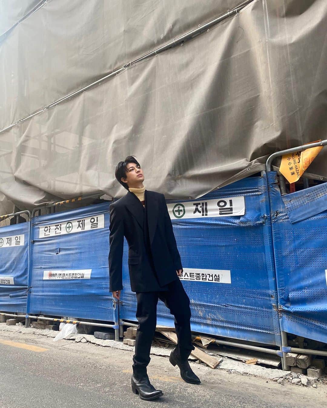 SONG（ソン・ユンヒョン）さんのインスタグラム写真 - (SONG（ソン・ユンヒョン）Instagram)「#안전제일」4月8日 13時23分 - sssong_yh
