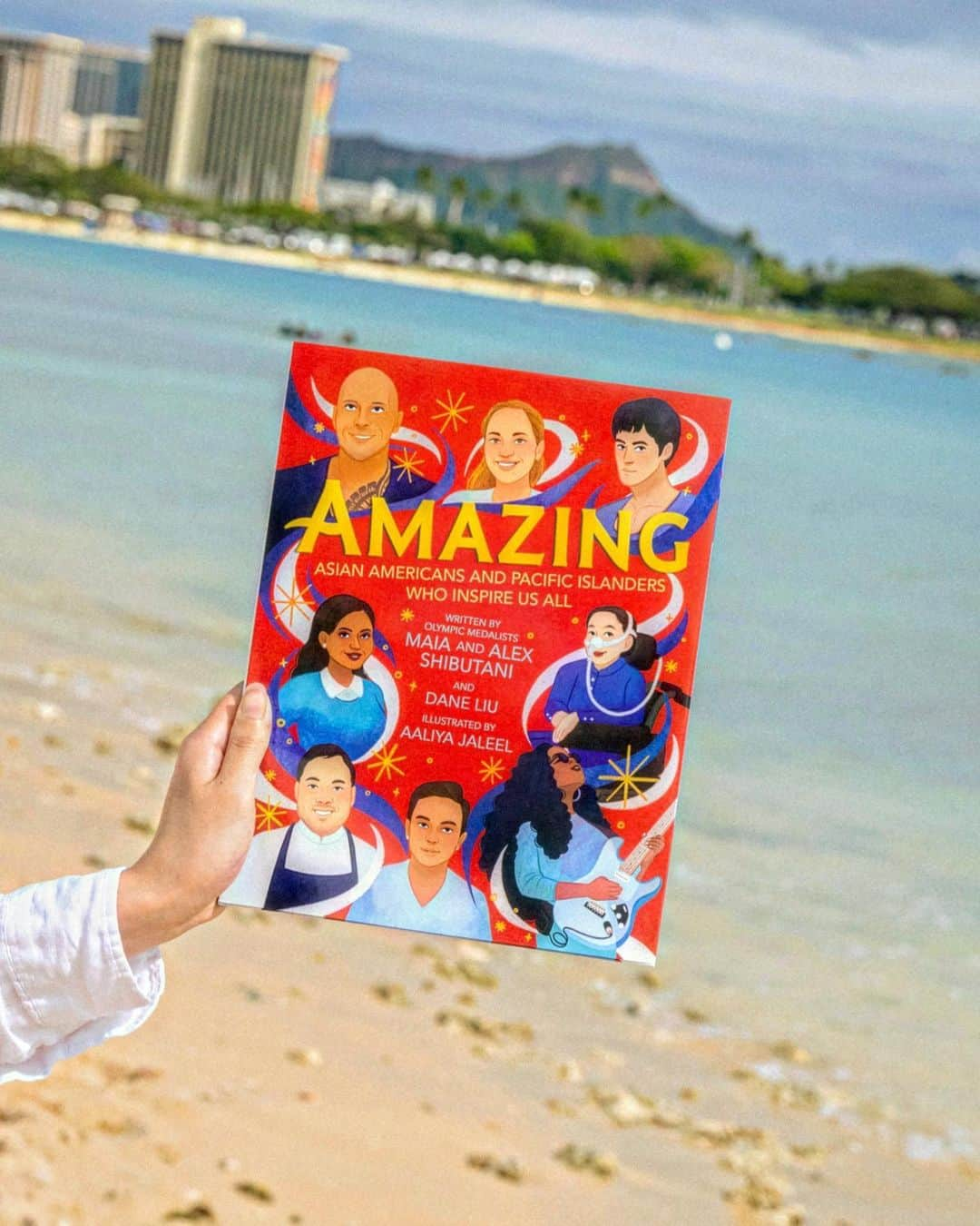 アレックス・シブタニのインスタグラム：「📍HONOLULU  First stop of the #AmazingAAPI book tour is TODAY at @bnalamoana @alamoanacenter. 2pm! Be there! 🥳🤙」