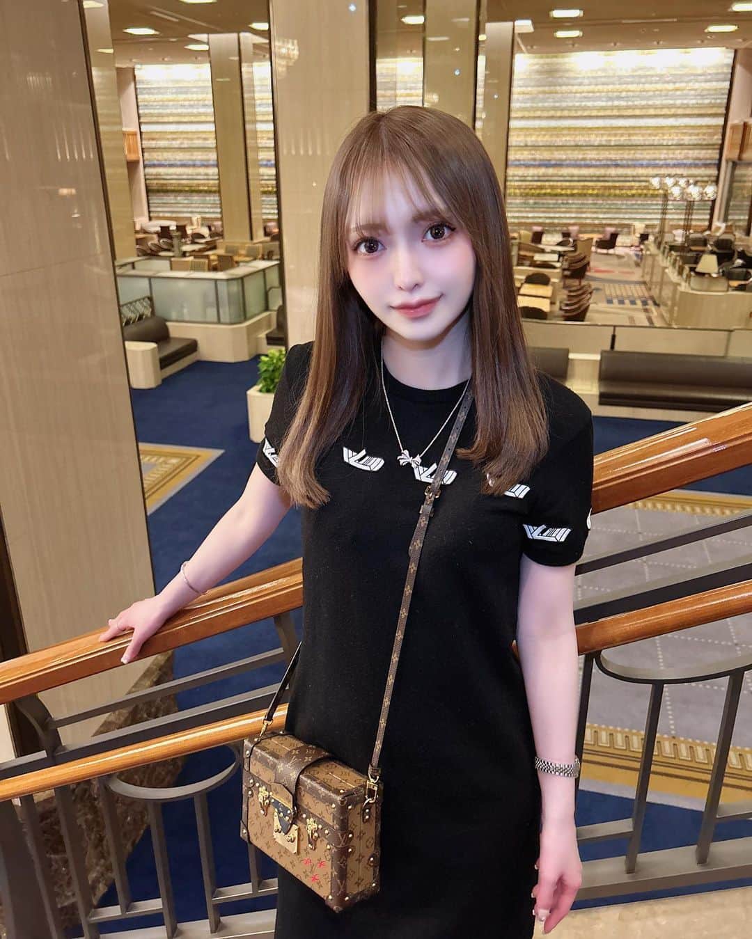 YURINAさんのインスタグラム写真 - (YURINAInstagram)「. 久々すぎる投稿🍽𓈒𓂂𓏸🖤  #寅黒 #帝国ホテル #帝国ホテル東京 #和食 #日本料理 #ディナー #東京ディナー #dinner」4月9日 0時53分 - barbiechan__xx