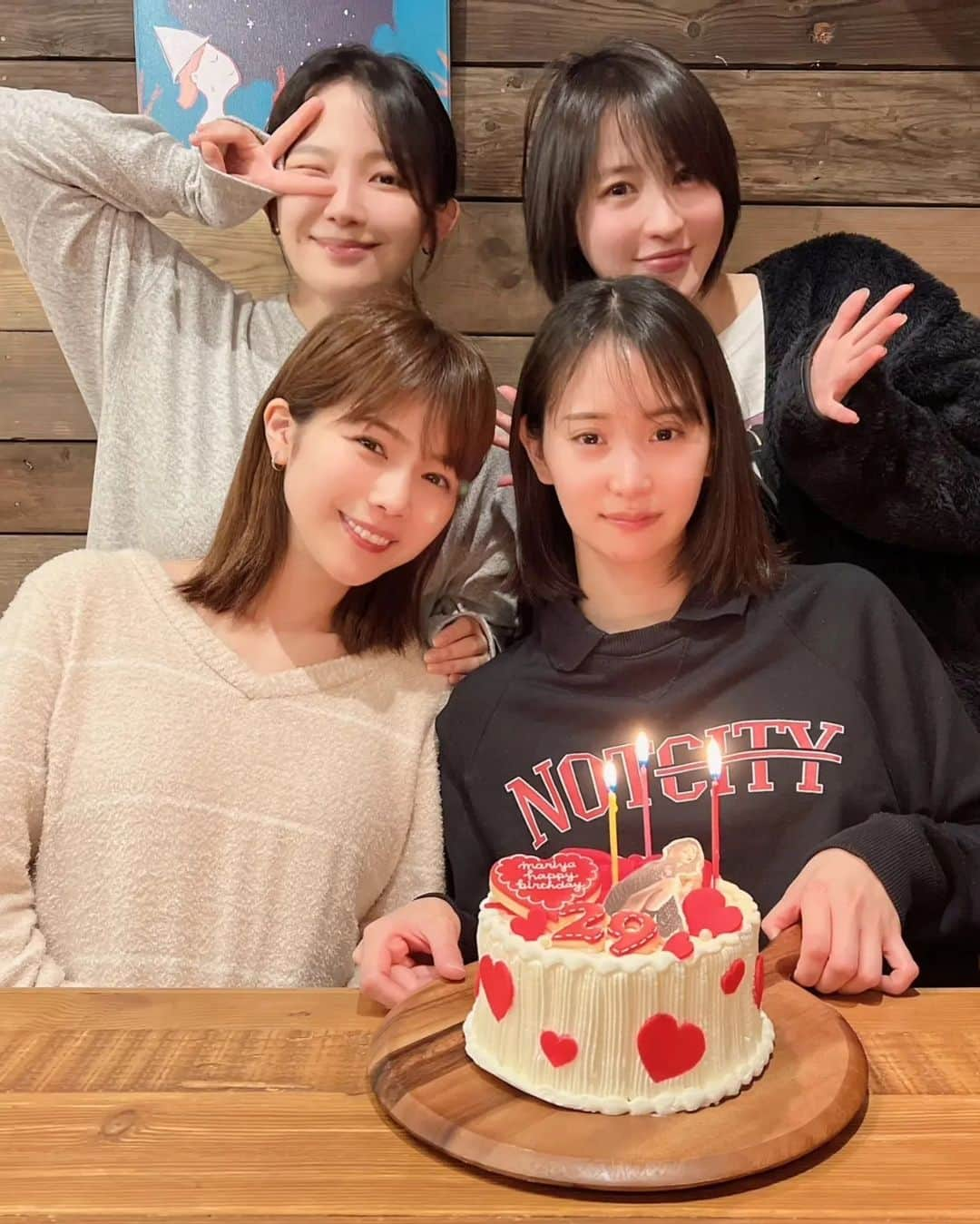 寒川綾奈さんのインスタグラム写真 - (寒川綾奈Instagram)「まりまりの誕生日旅行2個目のサウナは @sherokuma_sauna でした🧸 遠いけど絶対にまた来たいって思わせてくれる素敵空間♡  整いながら友達最高って思ってたよ😌🌼 来年もお祝いさせてね🙌✨  #サウナ旅  #サウナ女子  #長野サウナ #しぇろくまサウナ  #saunalife  #薪サウナ」4月8日 23時27分 - sogawaayana