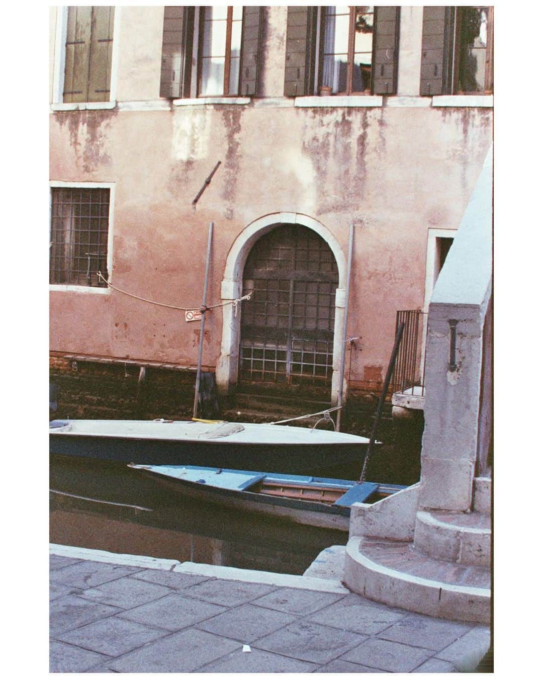 Saghar Setarehさんのインスタグラム写真 - (Saghar SetarehInstagram)「Venice on film.  Nowruz 1402/March 20-21 2023  #Venizianity #Venice #LabNoonTravel」4月8日 23時35分 - labnoon