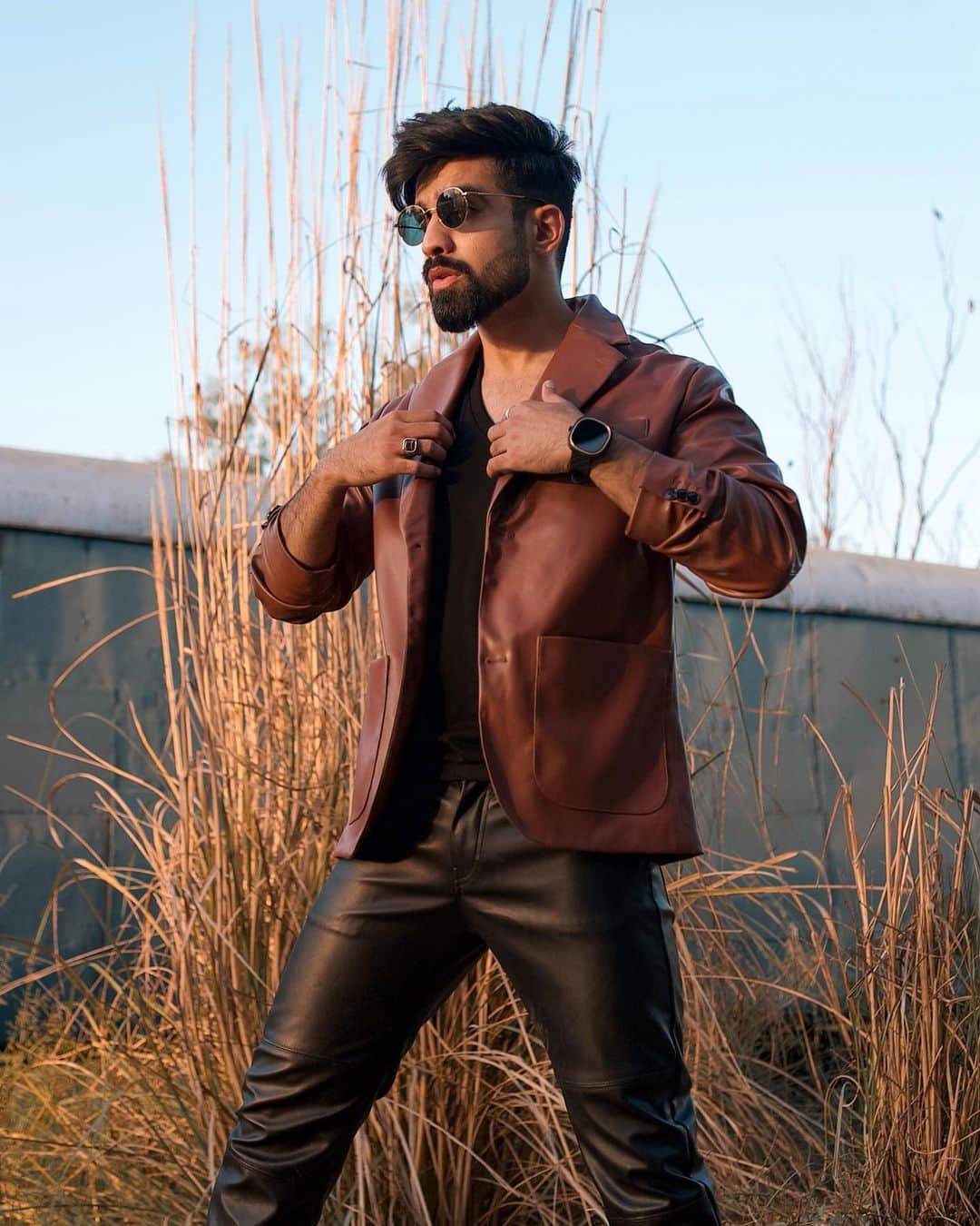 Karron S Dhinggraさんのインスタグラム写真 - (Karron S DhinggraInstagram)「The Leather Edge🦅 . . #TheFormalEdit  #leather #leatherblazer #blazer #menwithclass #poses #brown #menwithstyle #indianstyle #clasy #dapper #styleinspo #dapper #mensfashion #potd #indianblogger」4月8日 23時36分 - theformaledit